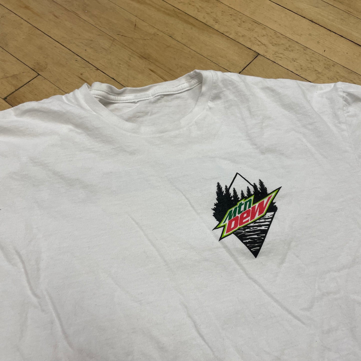 2000s MT. Dew Get out and Do T-shirt Sz L
