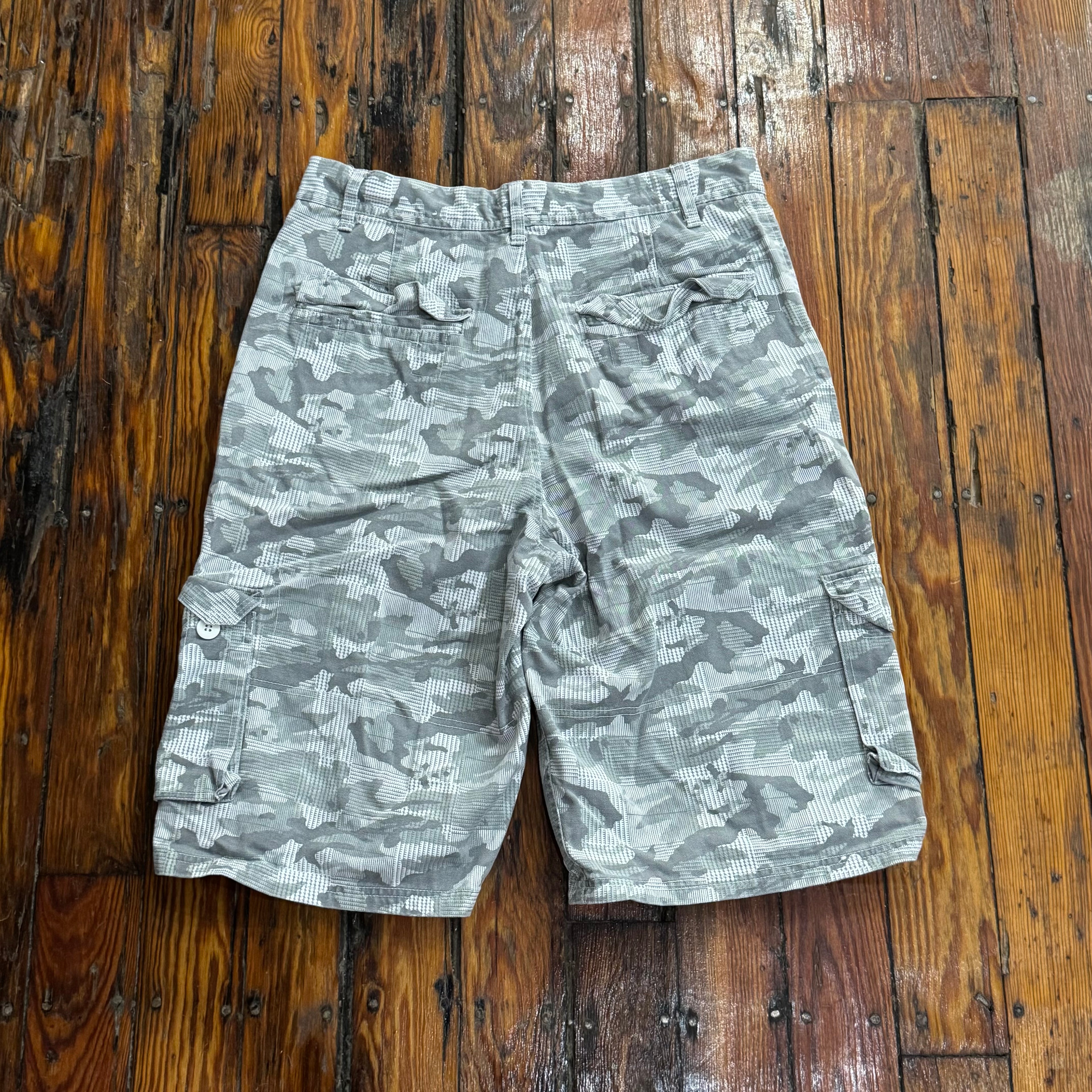 Y2K South Pole Digital Camo Shorts Sz 34