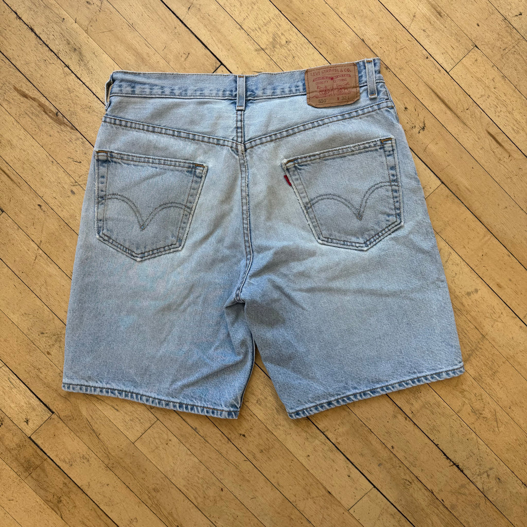 Vintage Levi’s Denim Jean Shorts Sz 32