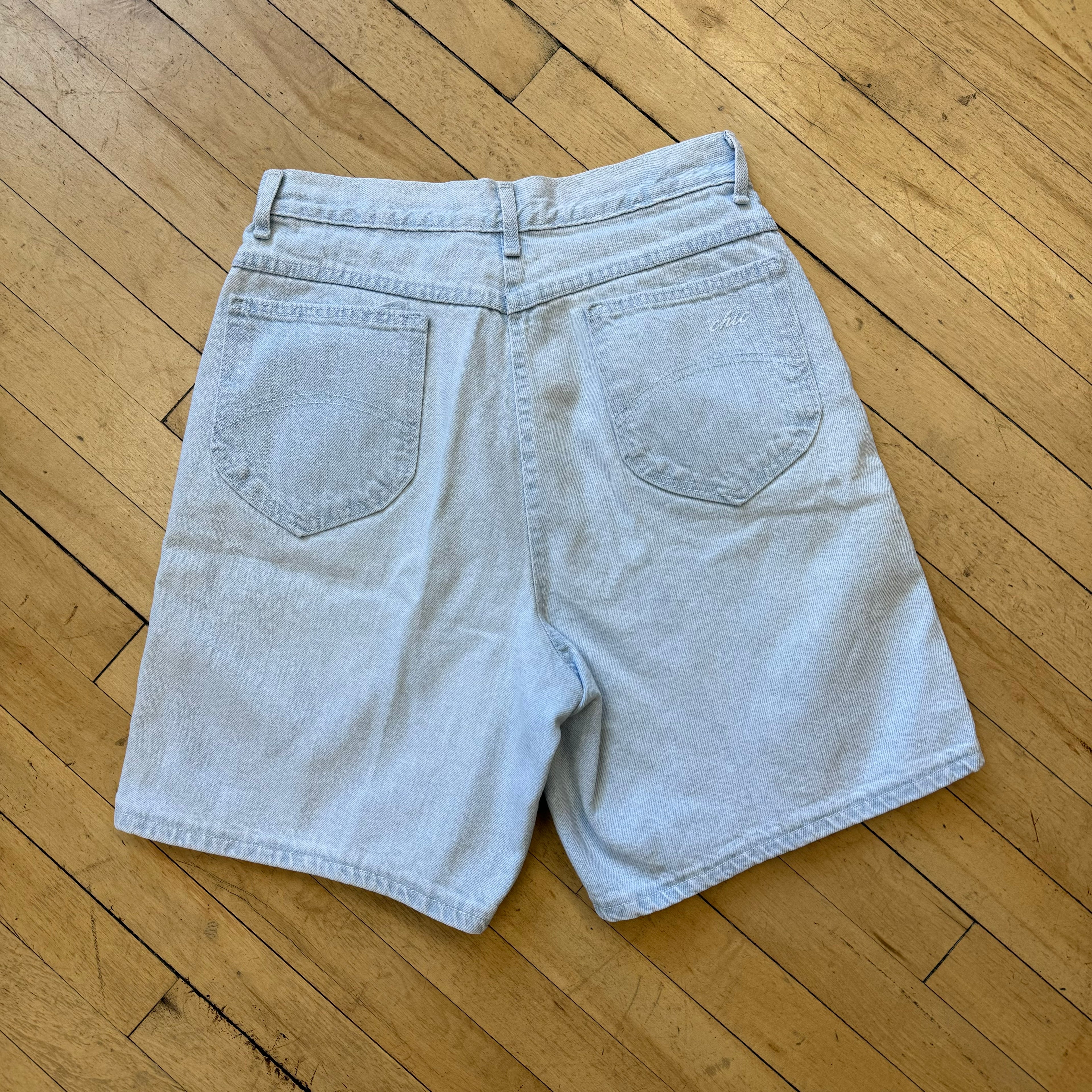 Vintage Women’s Chic Denim Jean Shorts Sz 12