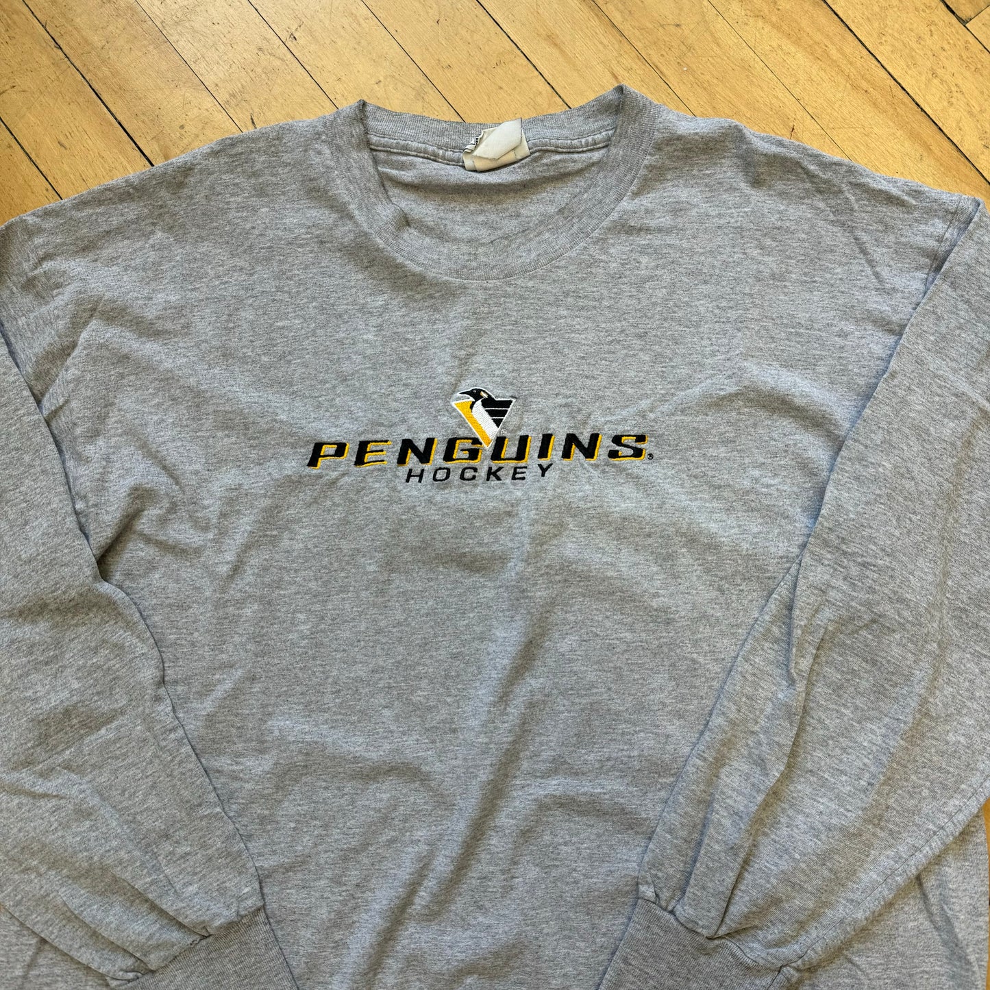 Vintage NHL Penguins SpellOut T-shirt Sz L