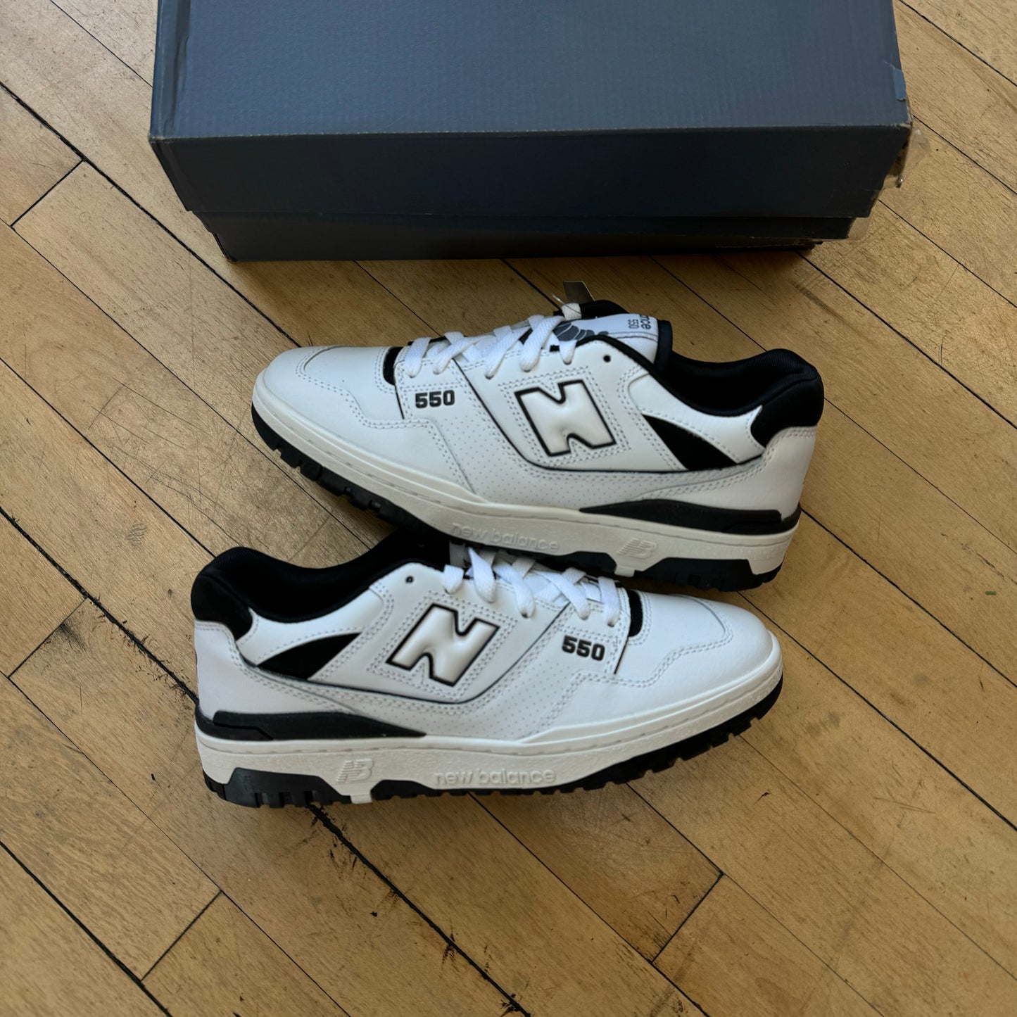 New Balance 550 Black / White Sz 8 (DS)