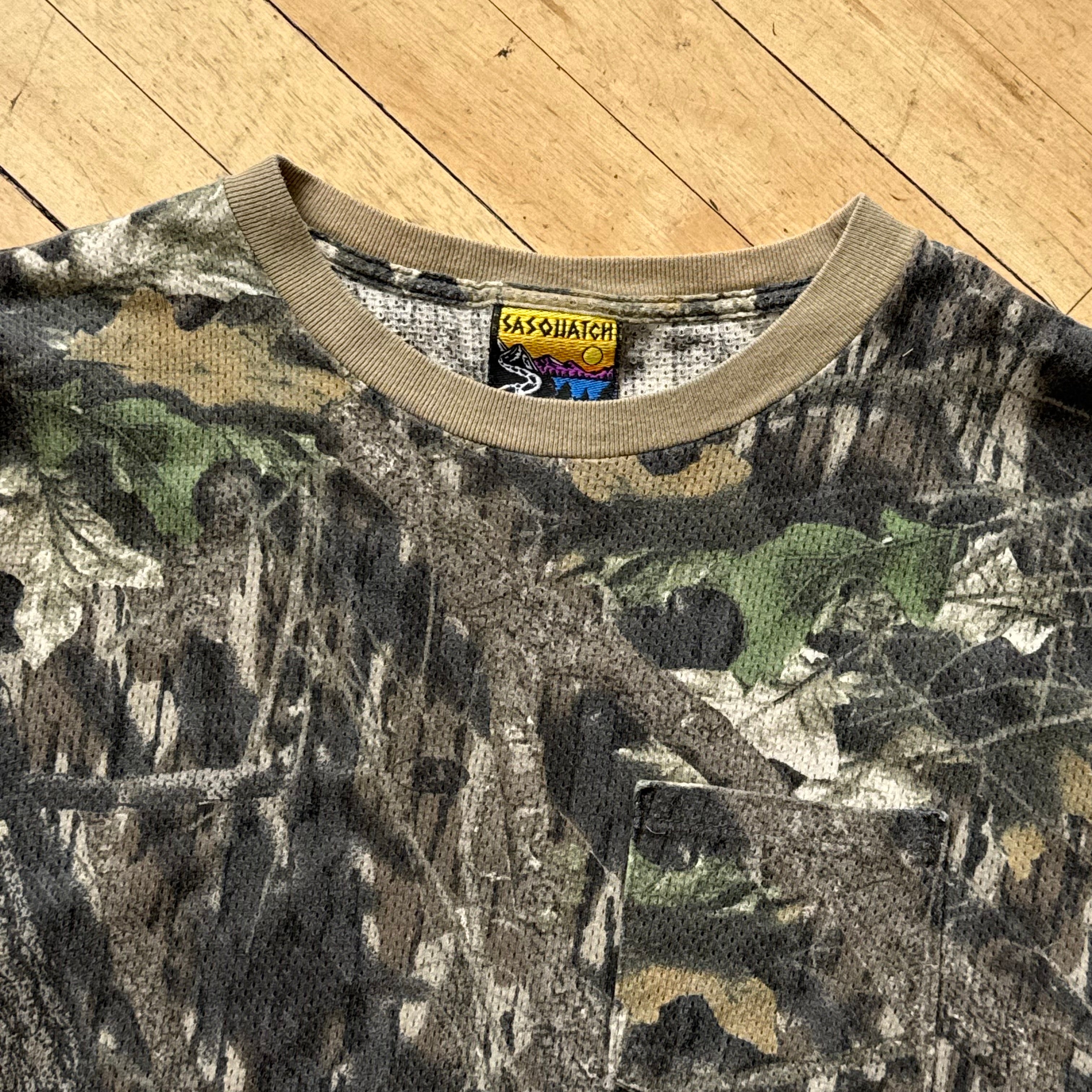 Vintage camo Sasquatch T-shirt Sz XL