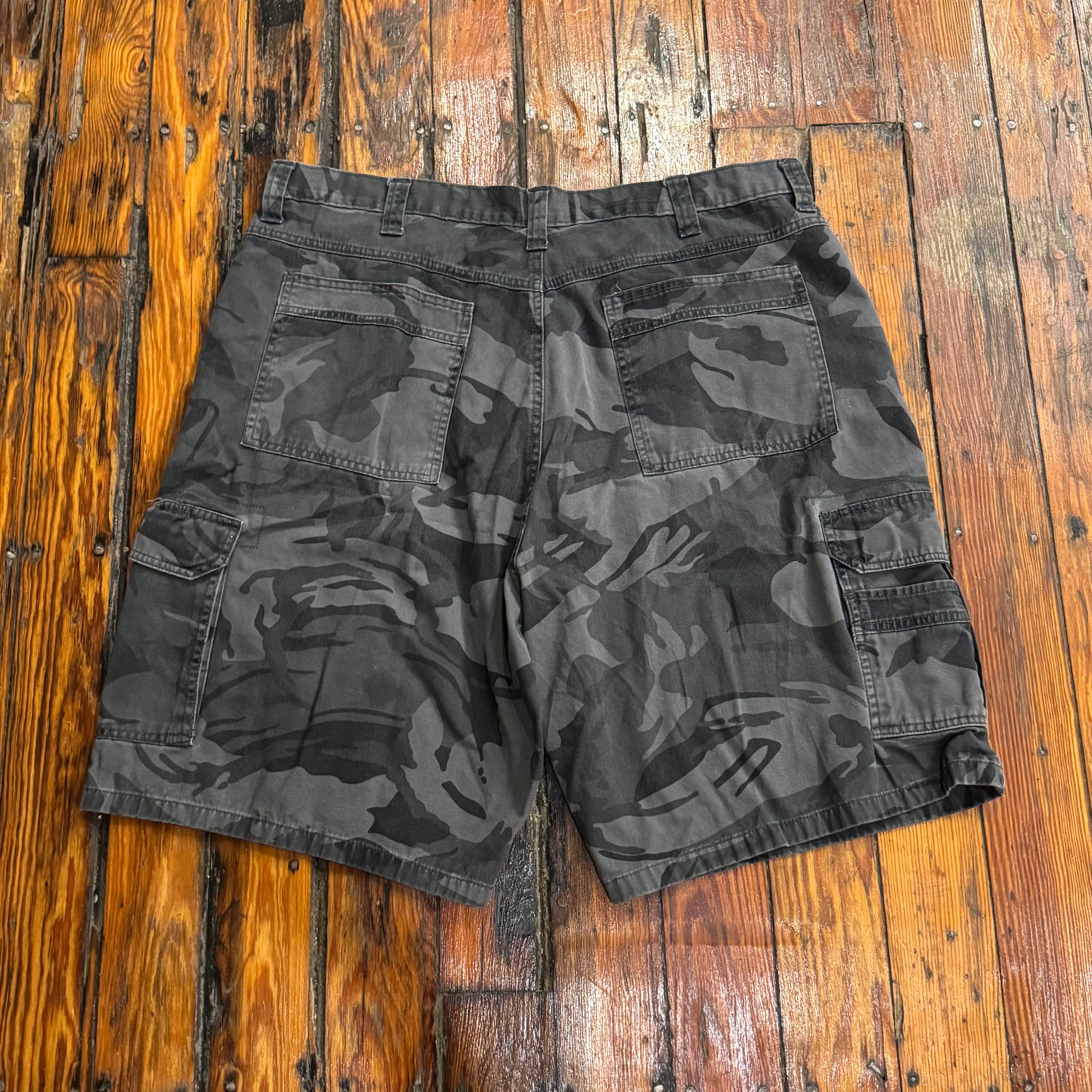 Vintage Wrangler Camo Cargo Shorts Sz 40