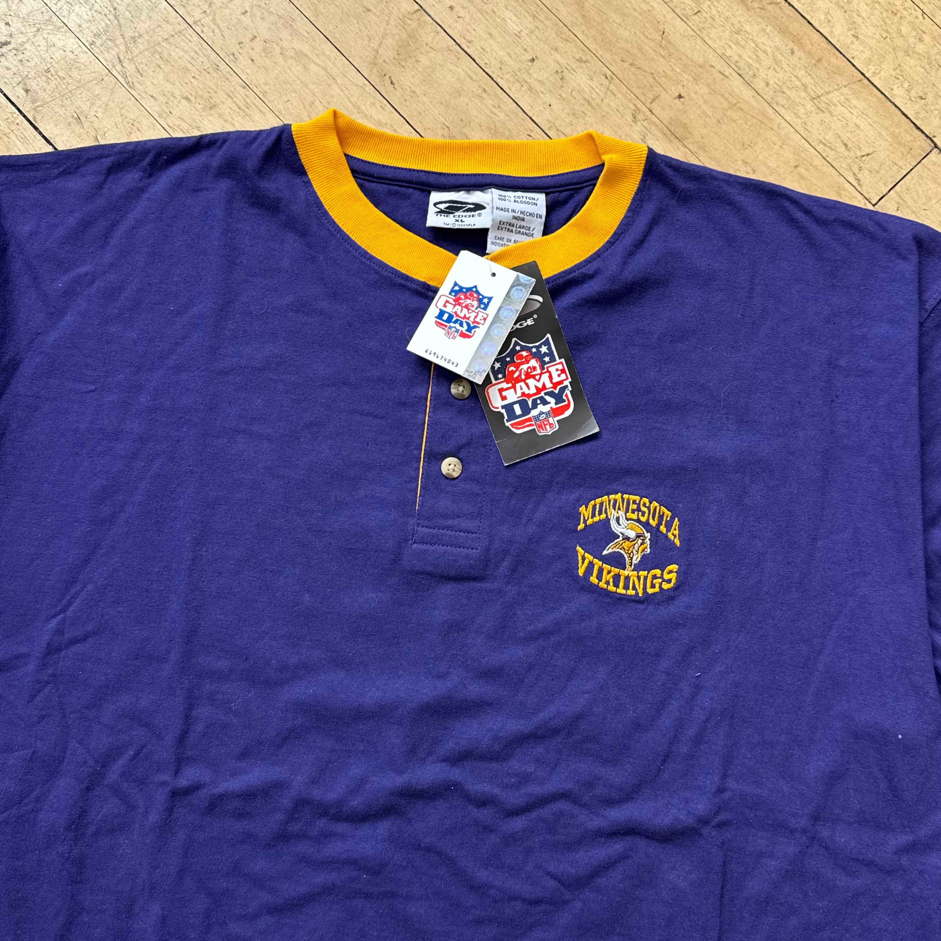Vintage Minnesota Vikings T-shirt Sz XL (New)