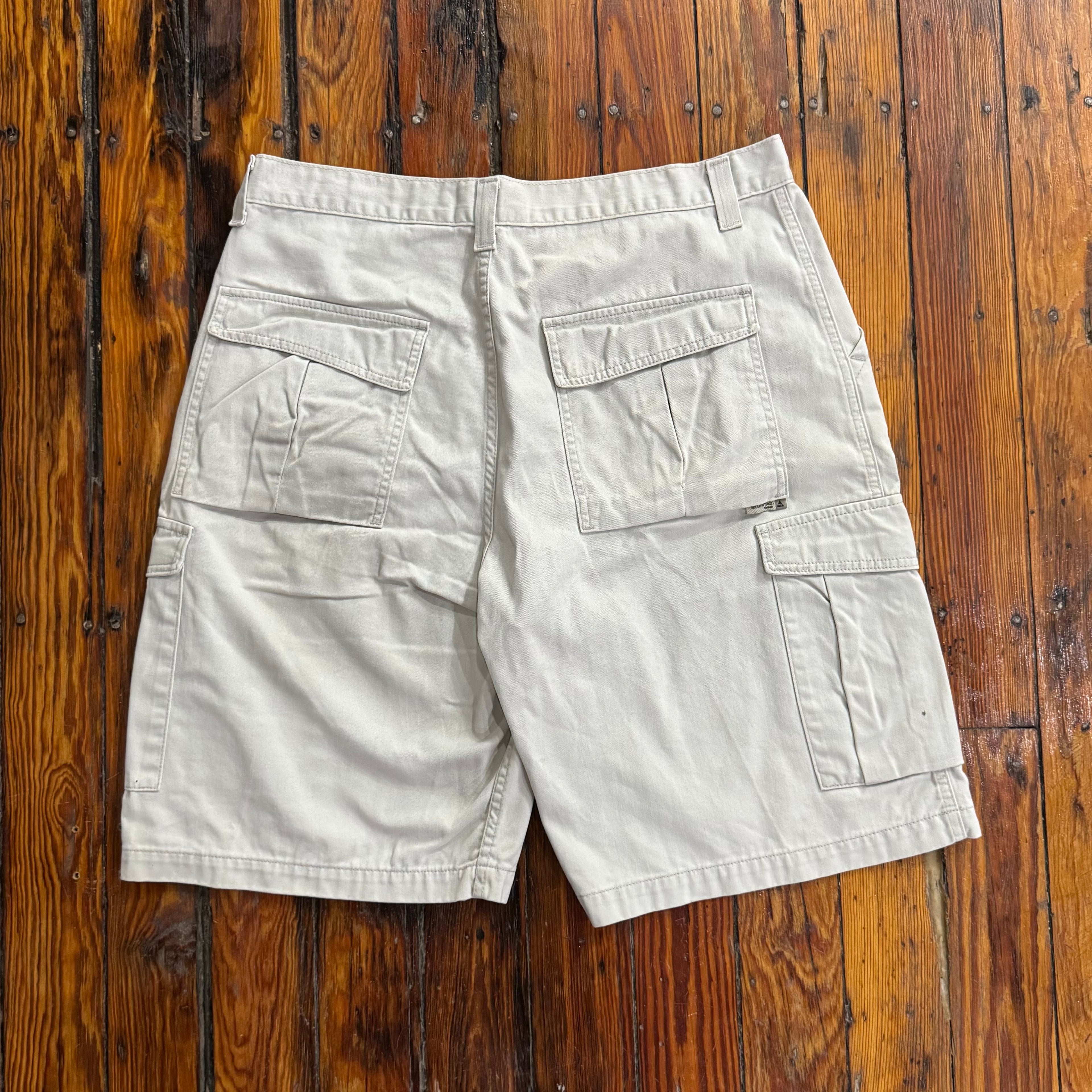Vintage Levi’s Silvertab Khaki Shorts Sz 36