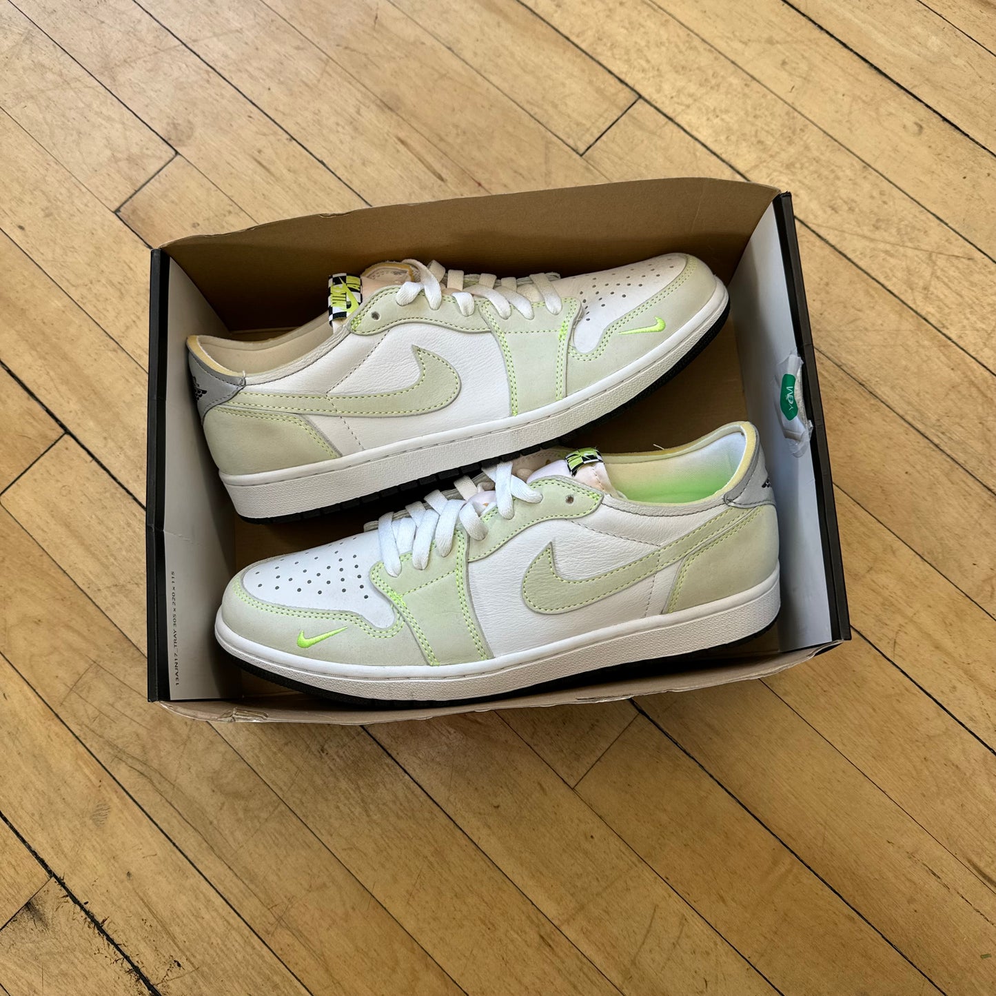 Jordan 1 Low Ghost Green Sz 10 (DS)