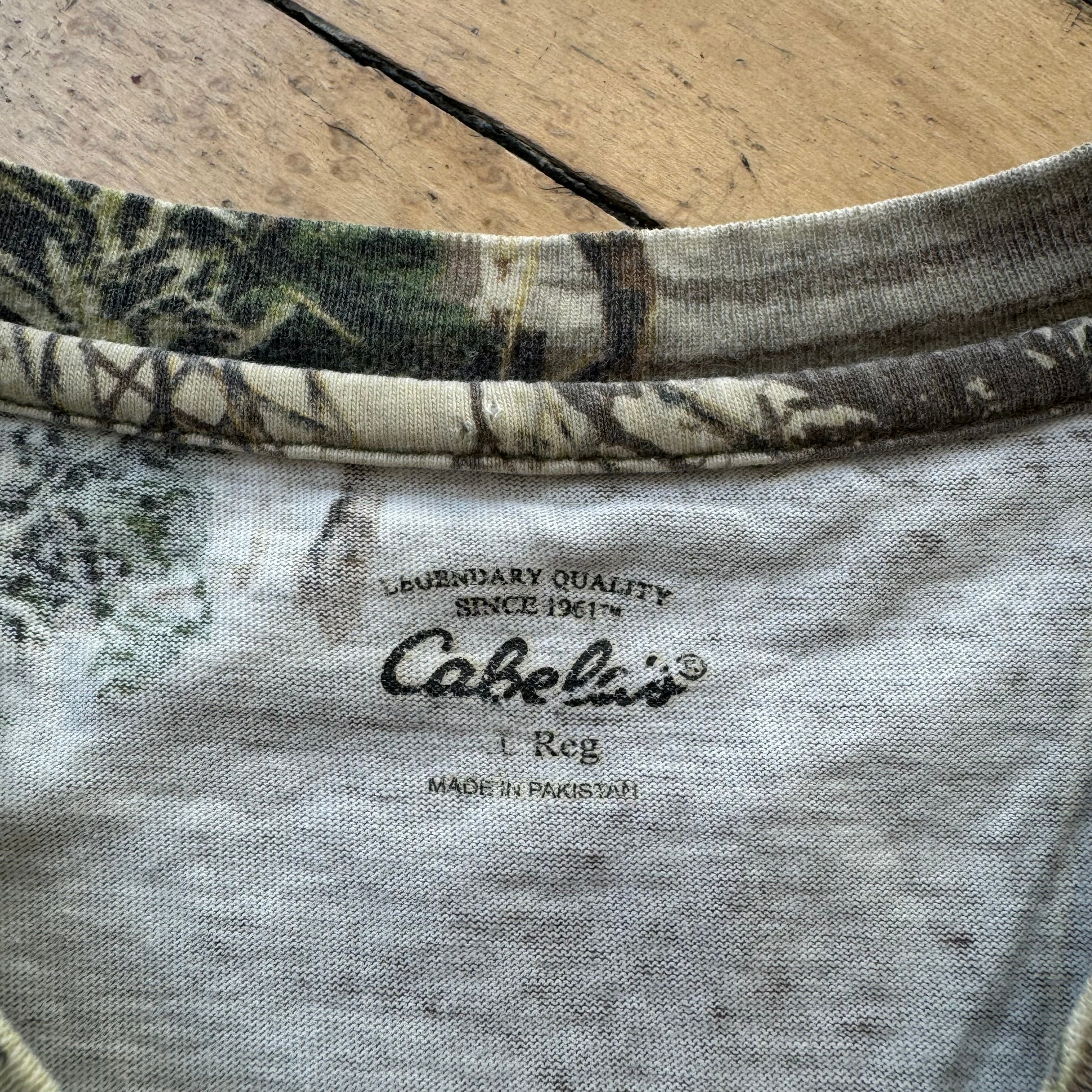 Vntg Cabelas Camo Pocket T-shirt Sz L