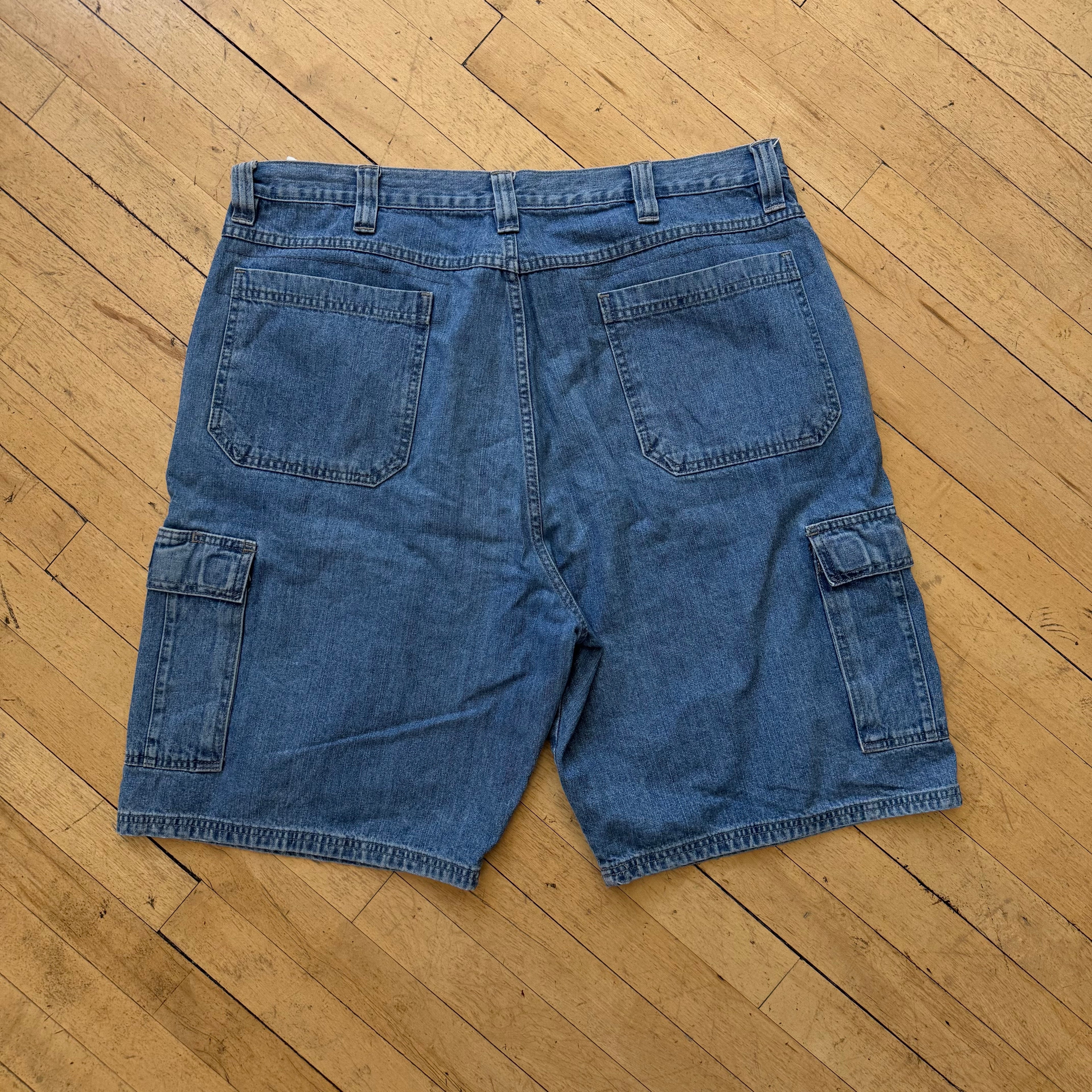 Vintage Wrangler Cargo Denim Jean Shorts Sz 38