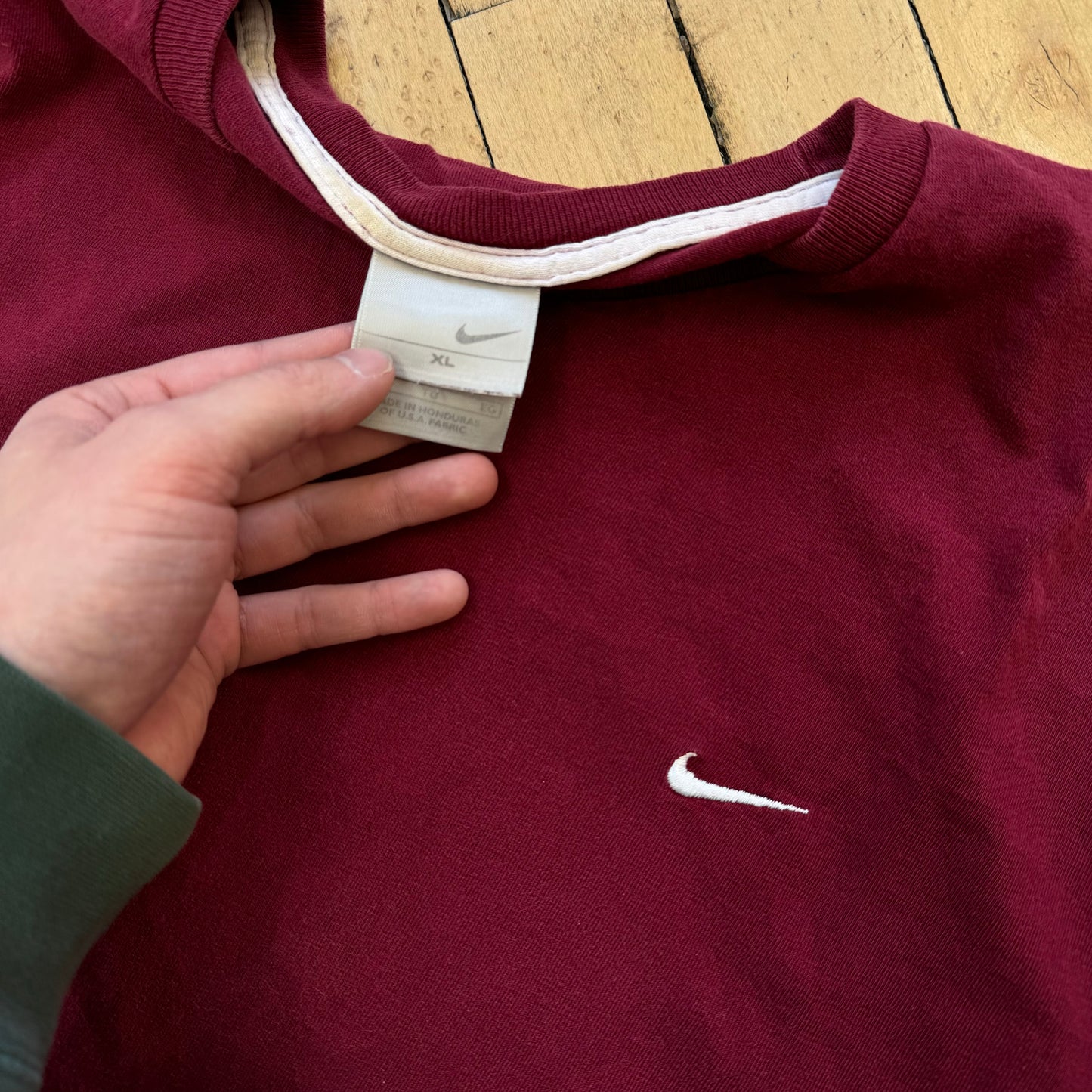 Vintage Maroon Simple Swoosh Nike T-shirt Sz L