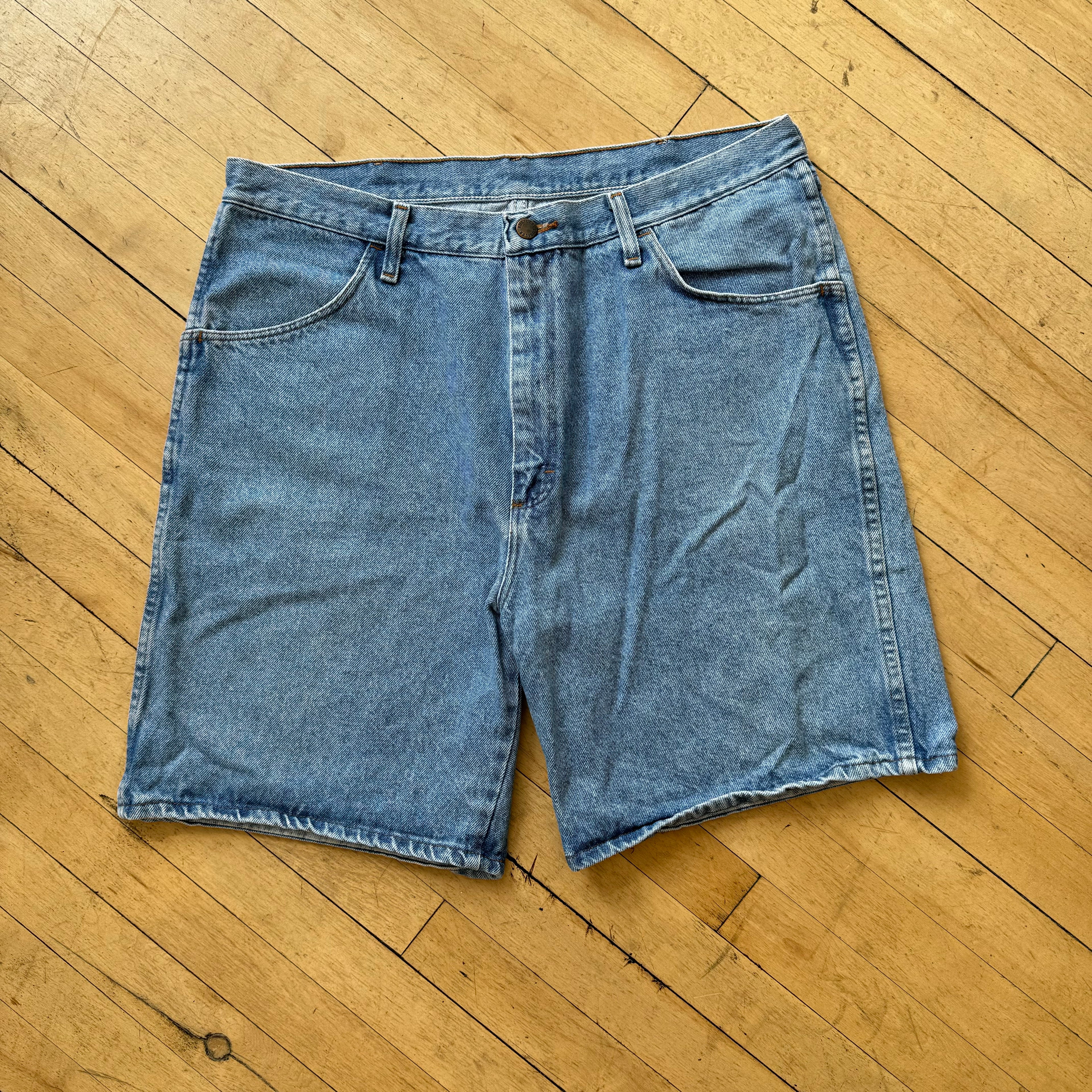 Vintage Light Wash Rustler Denim Jean Shorts Sz 38