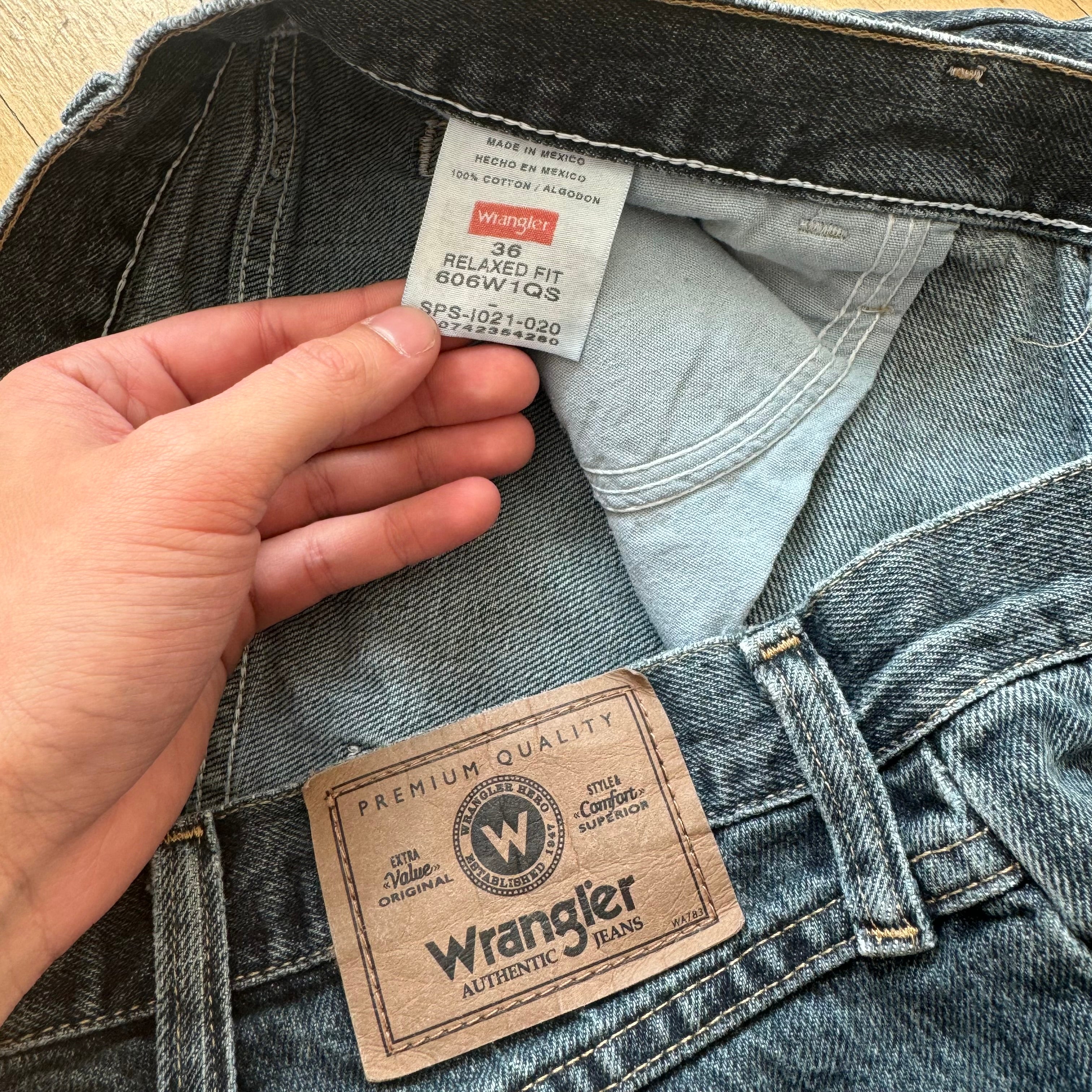 Vintage Dark Wash Wrangler Denim Jean Shorts Sz 36