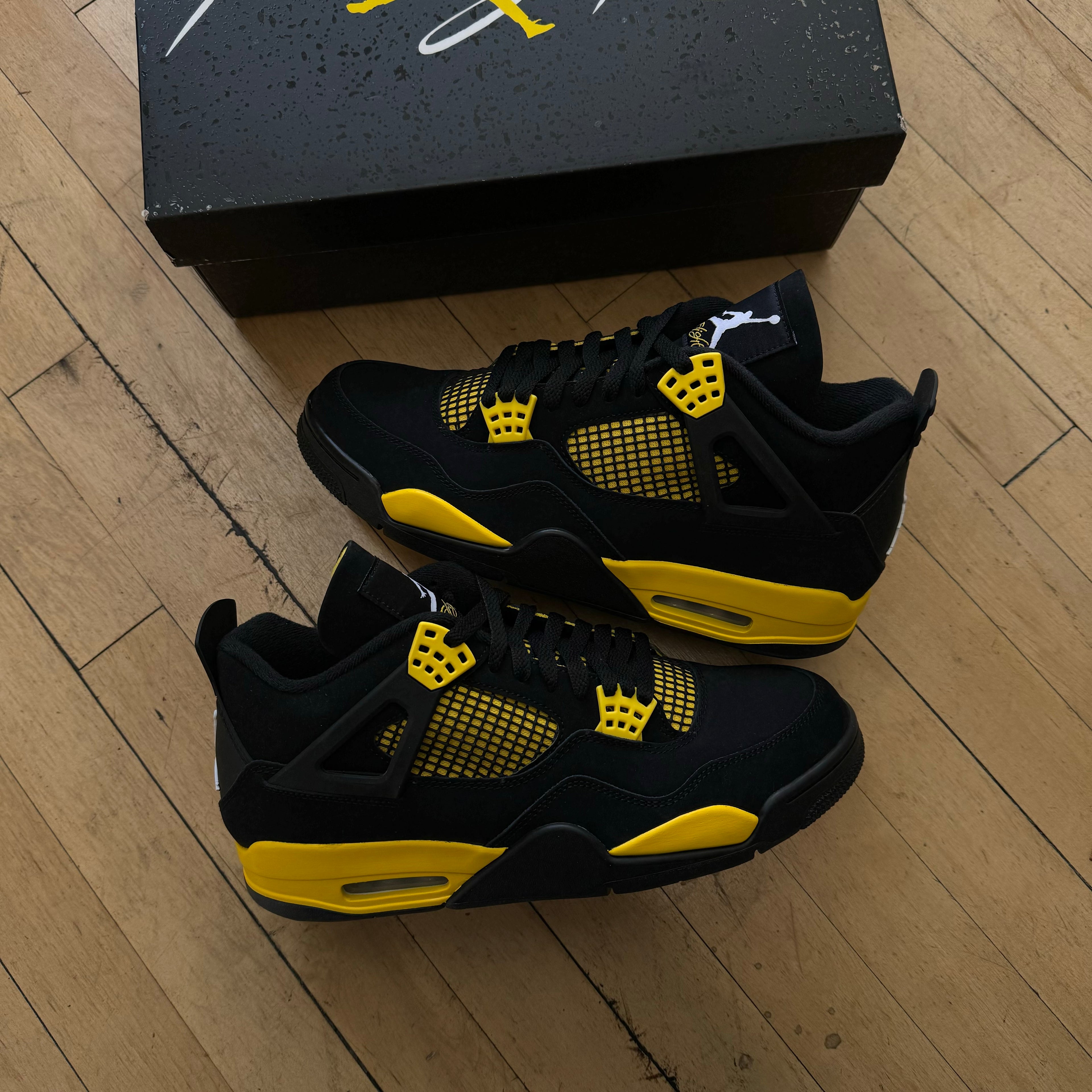 Jordan 4 Retro Thunder Sz 11 (DS)