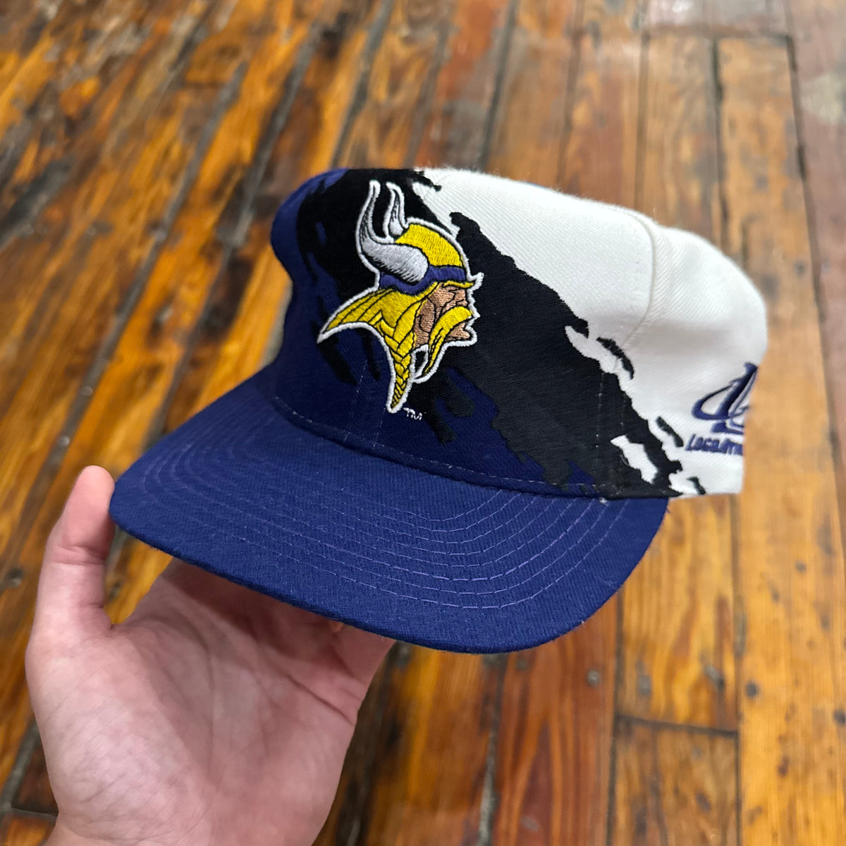 Vintage Minnesota Vikings Logo Athletic Splash Snapback Hat (NEW)