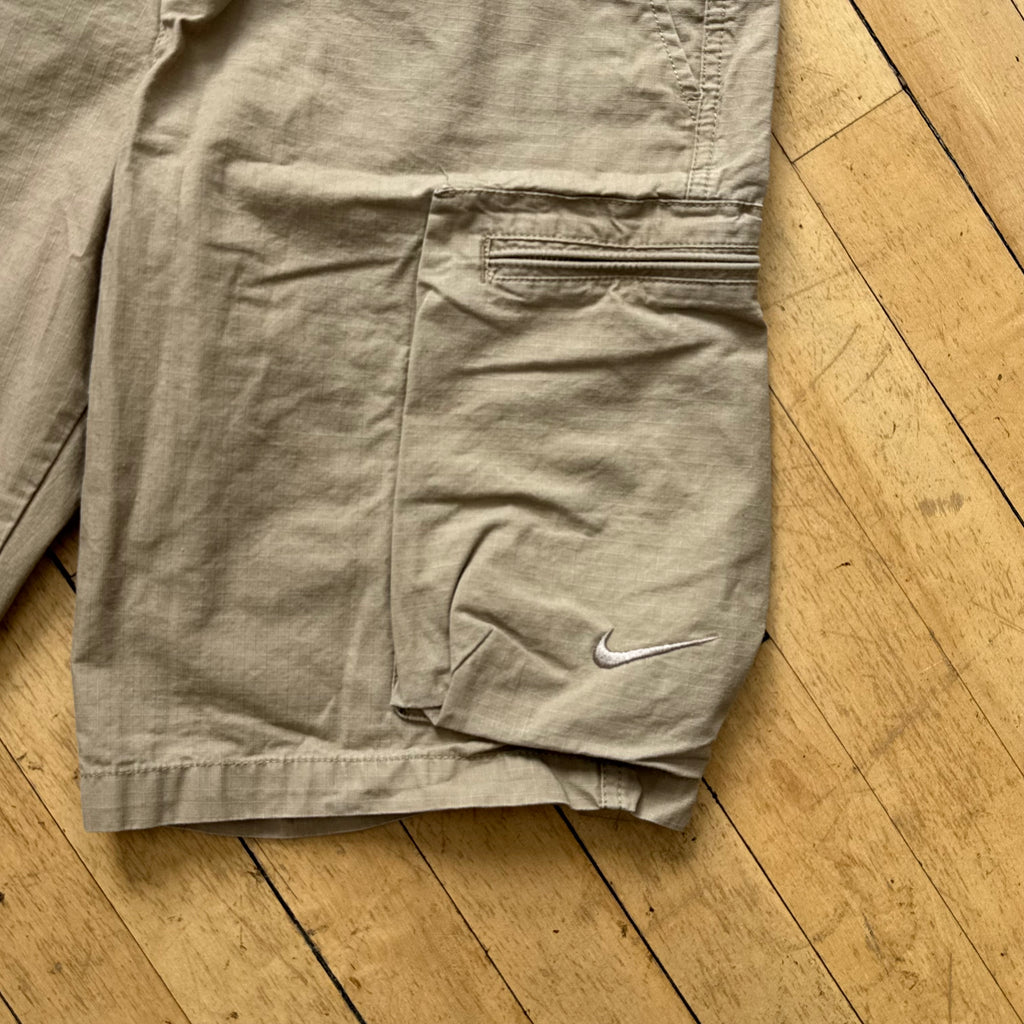 Vintage Nike Khaki Cargo Shorts Sz 30