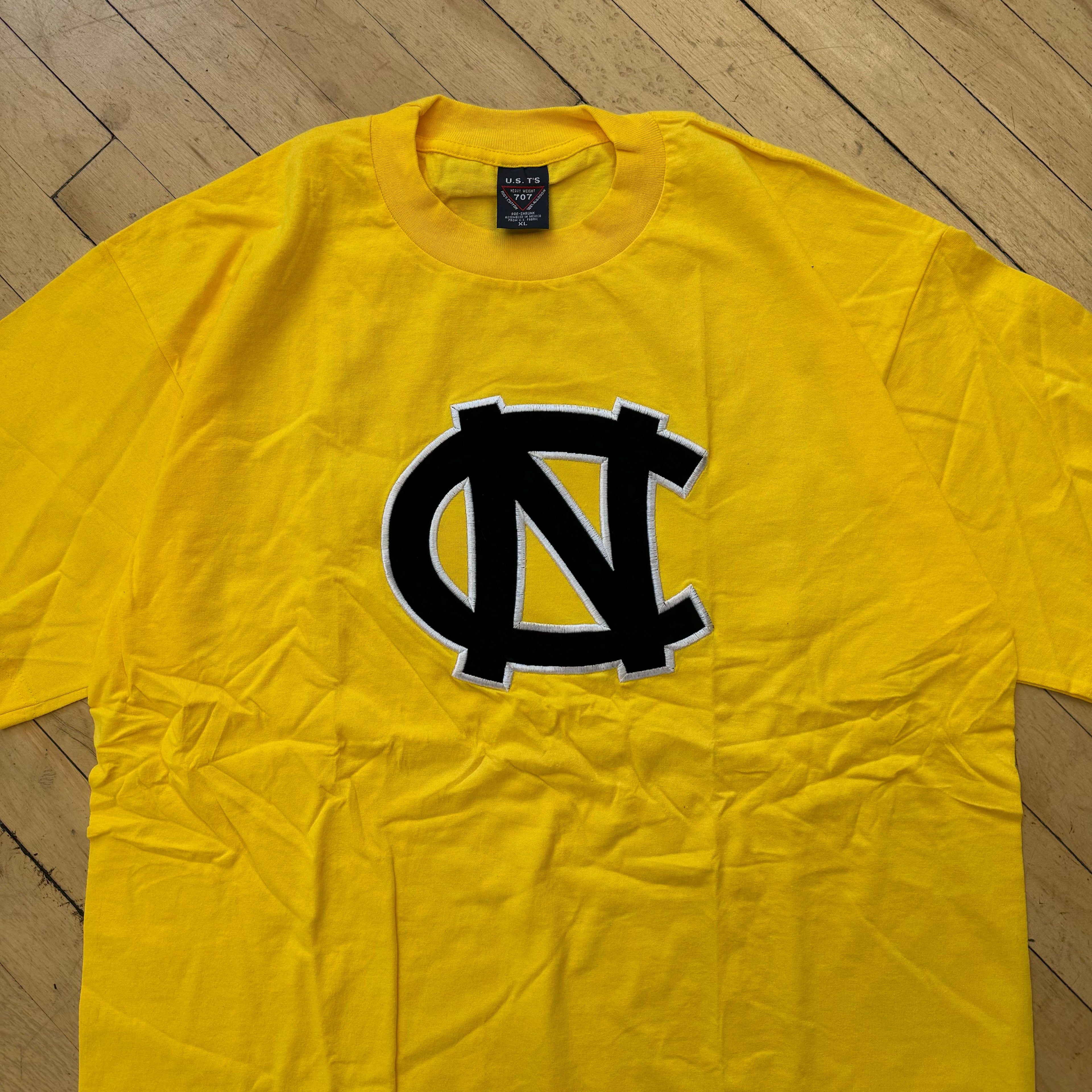 Vintage Embroidered UNC T-shirt Sz XL