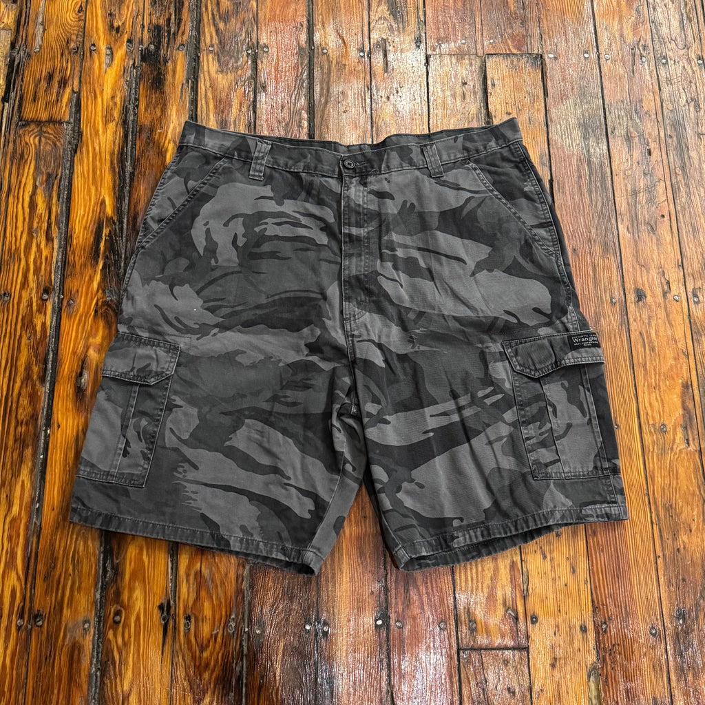 Vintage Wrangler Camo Cargo Shorts Sz 40