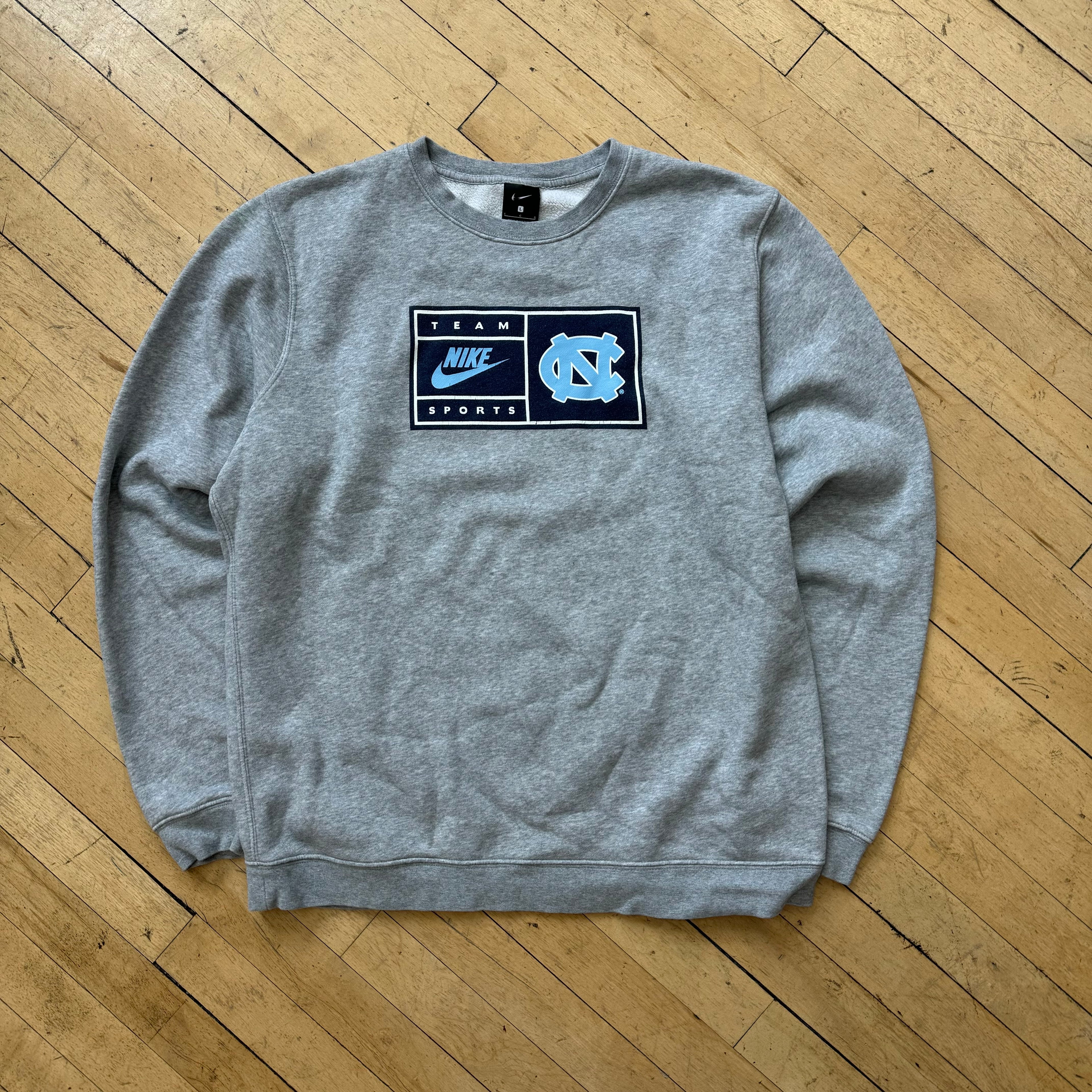 Team Nike North Carolina CrewNeck Sz L