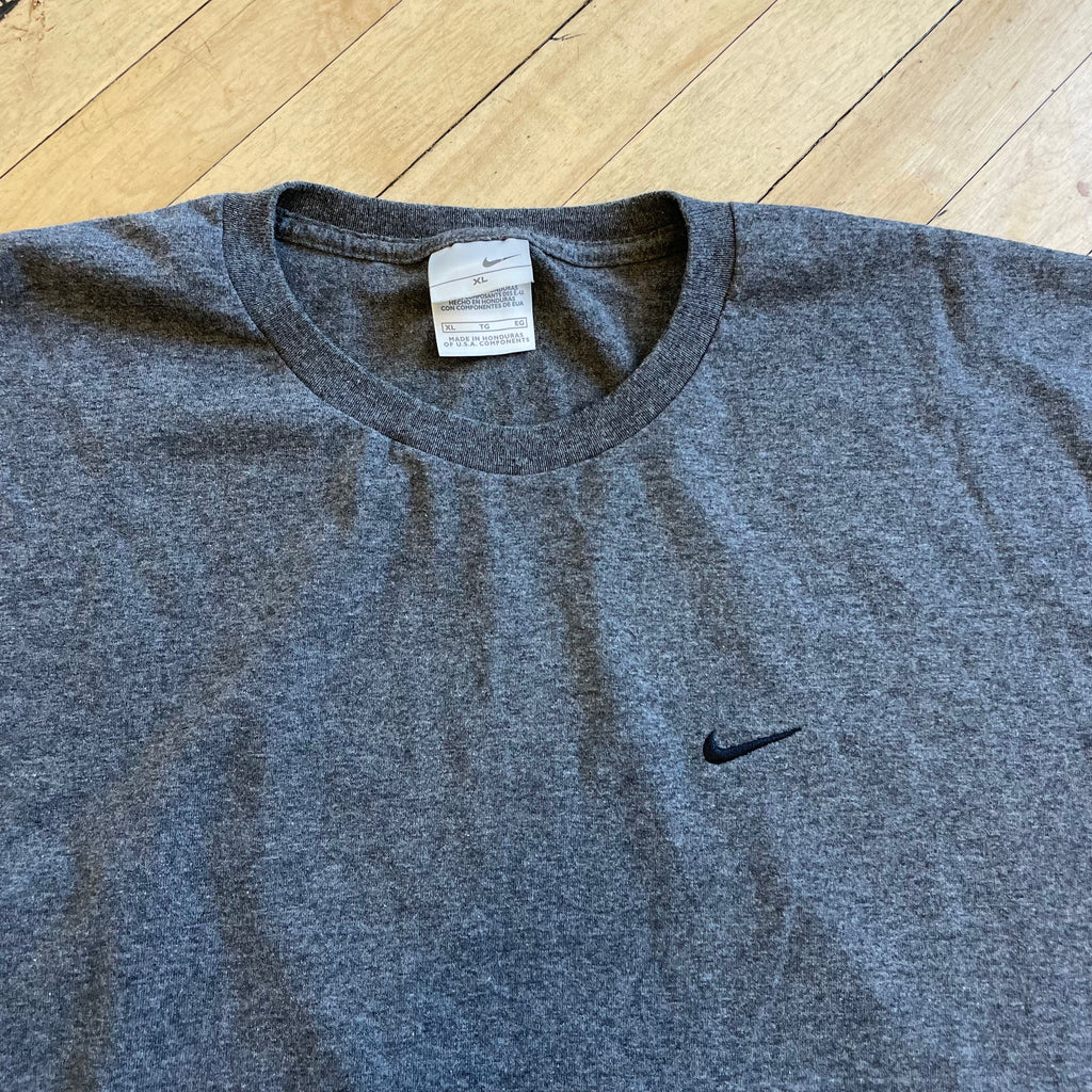 2000s Simple Swoosh Nike T-shirt Sz XL