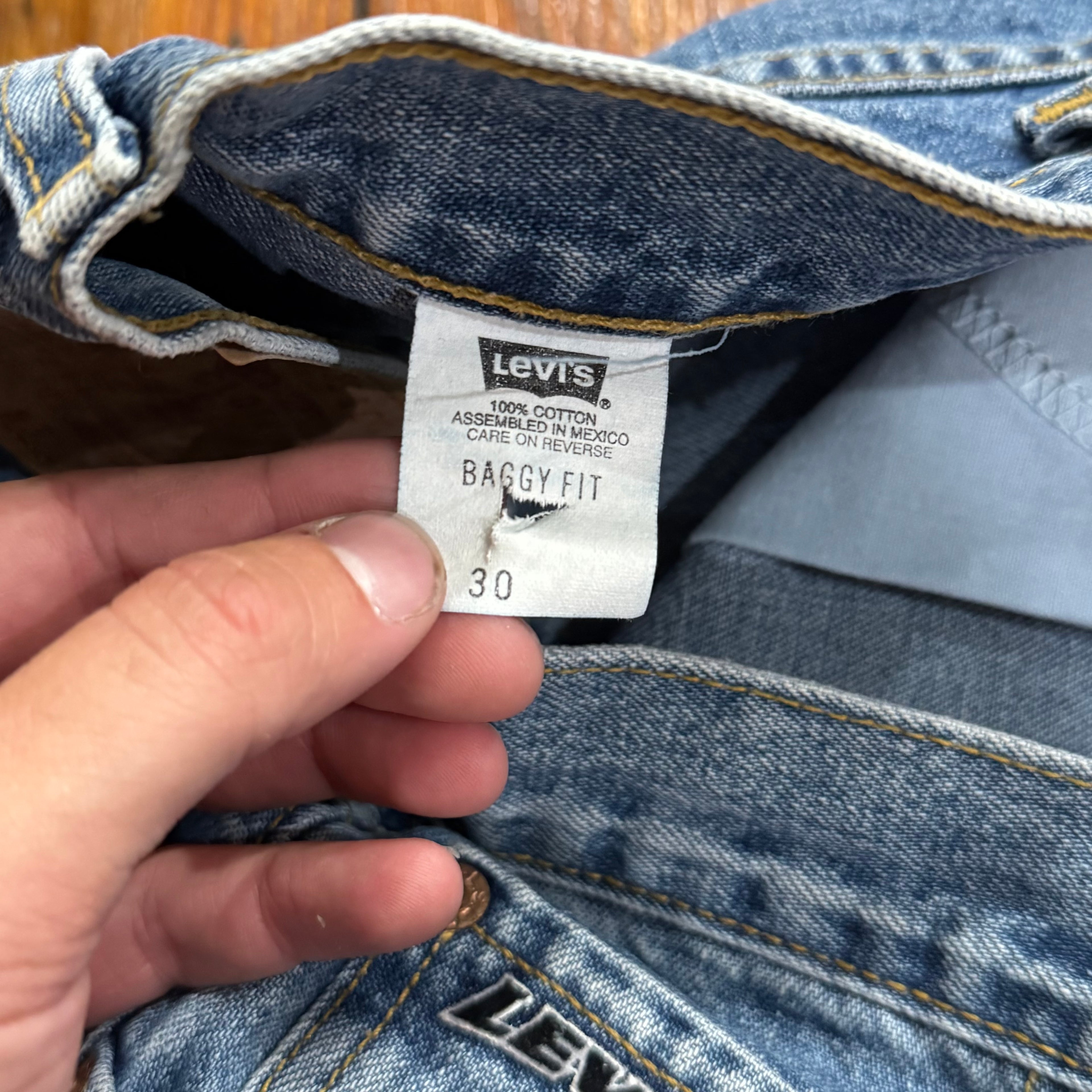 Vintage Levi’s Baggy Denim Jean Shorts Sz 30
