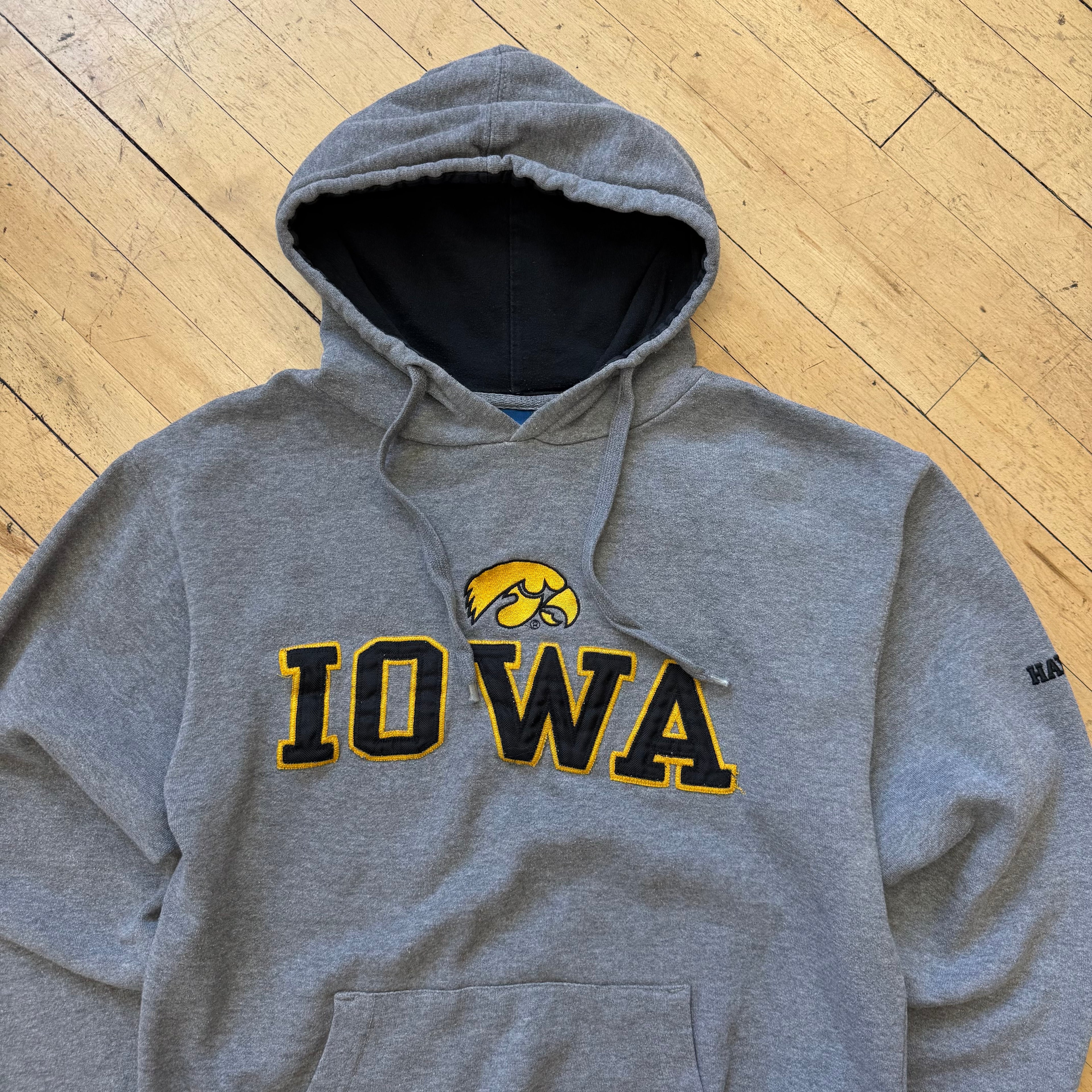 Y2K Iowa Hawkeyes SpellOut Hoodie Sz M