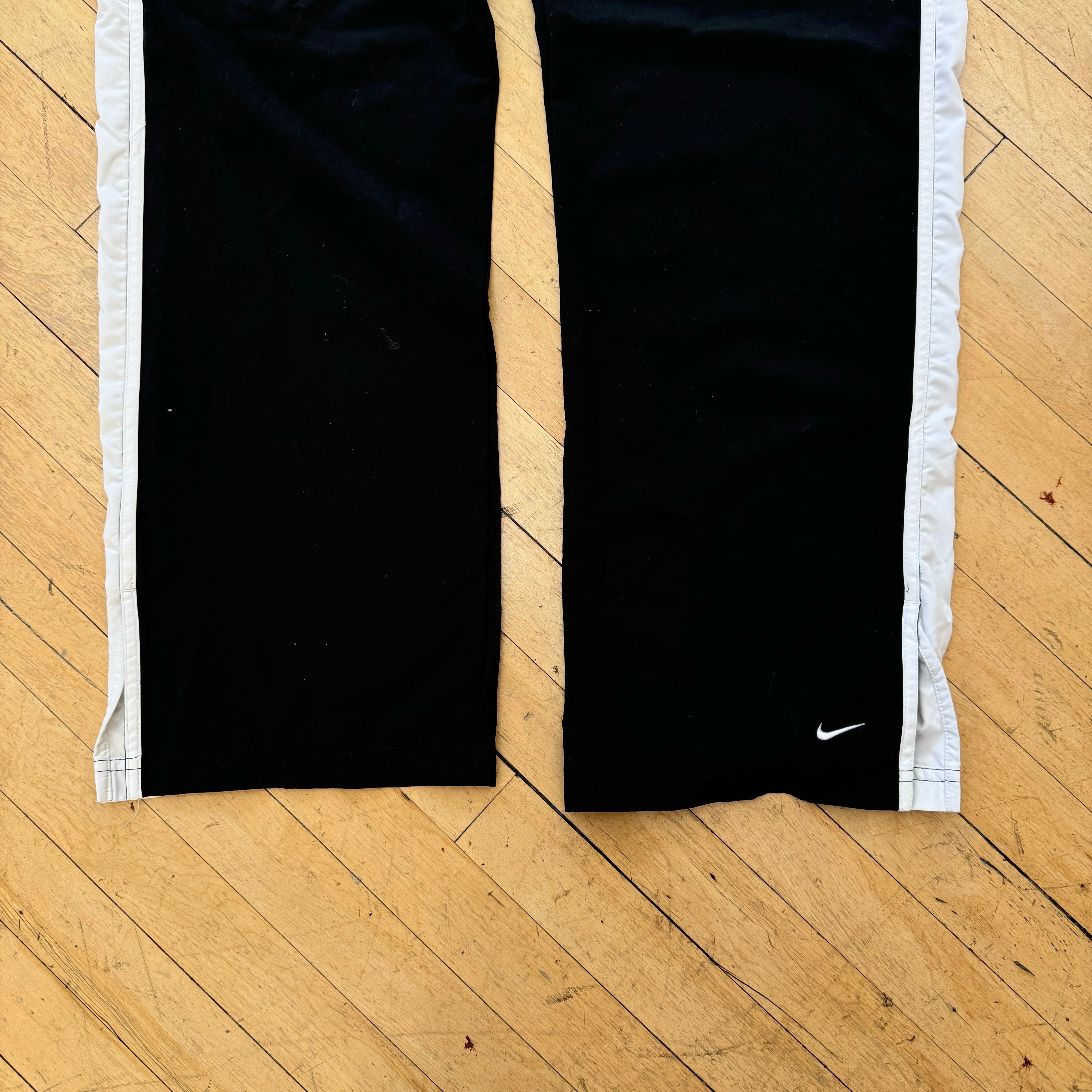 Vintage Black / White Nike TrackPants Sz M