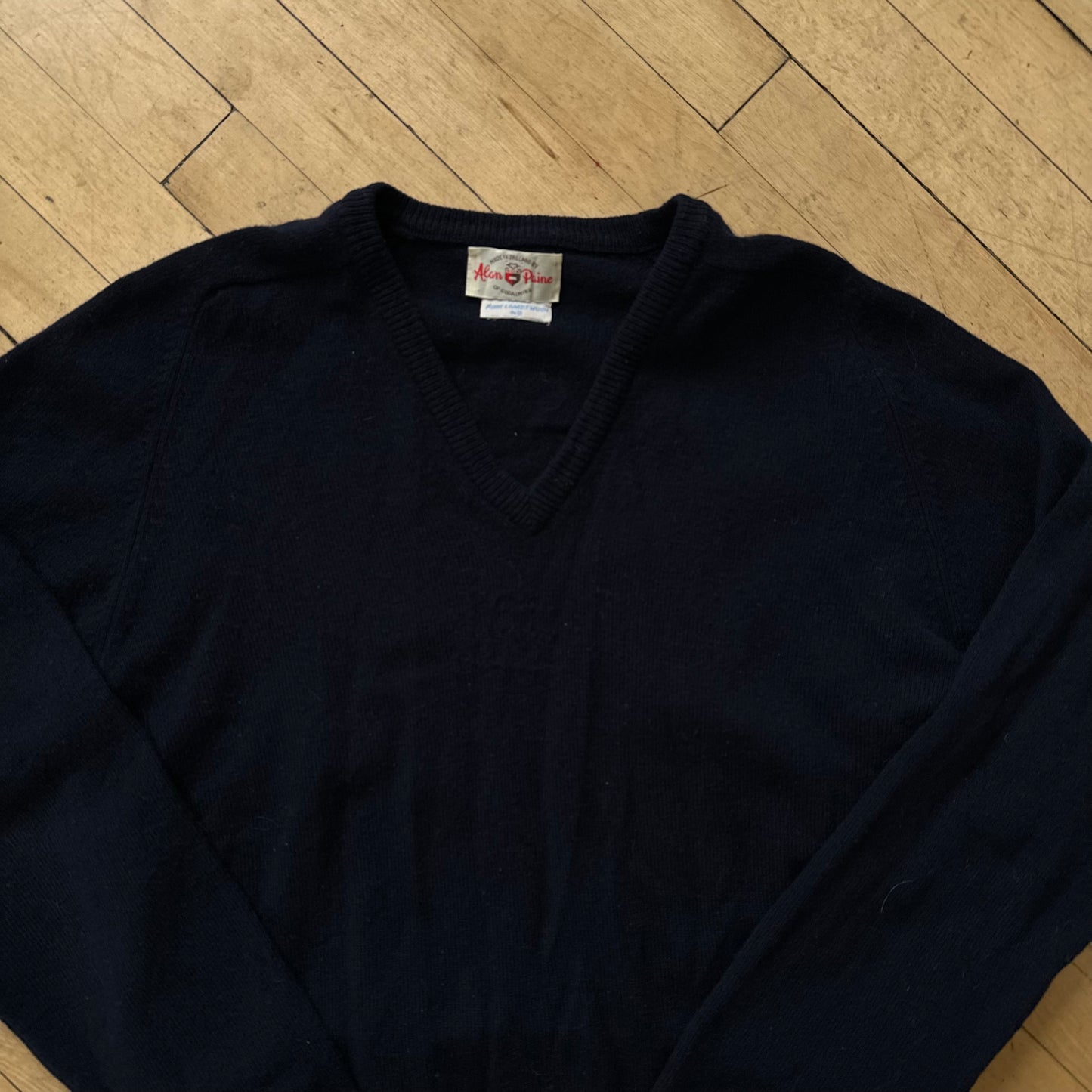 Vintage V-Neck Alan Paine Sweater Sz M