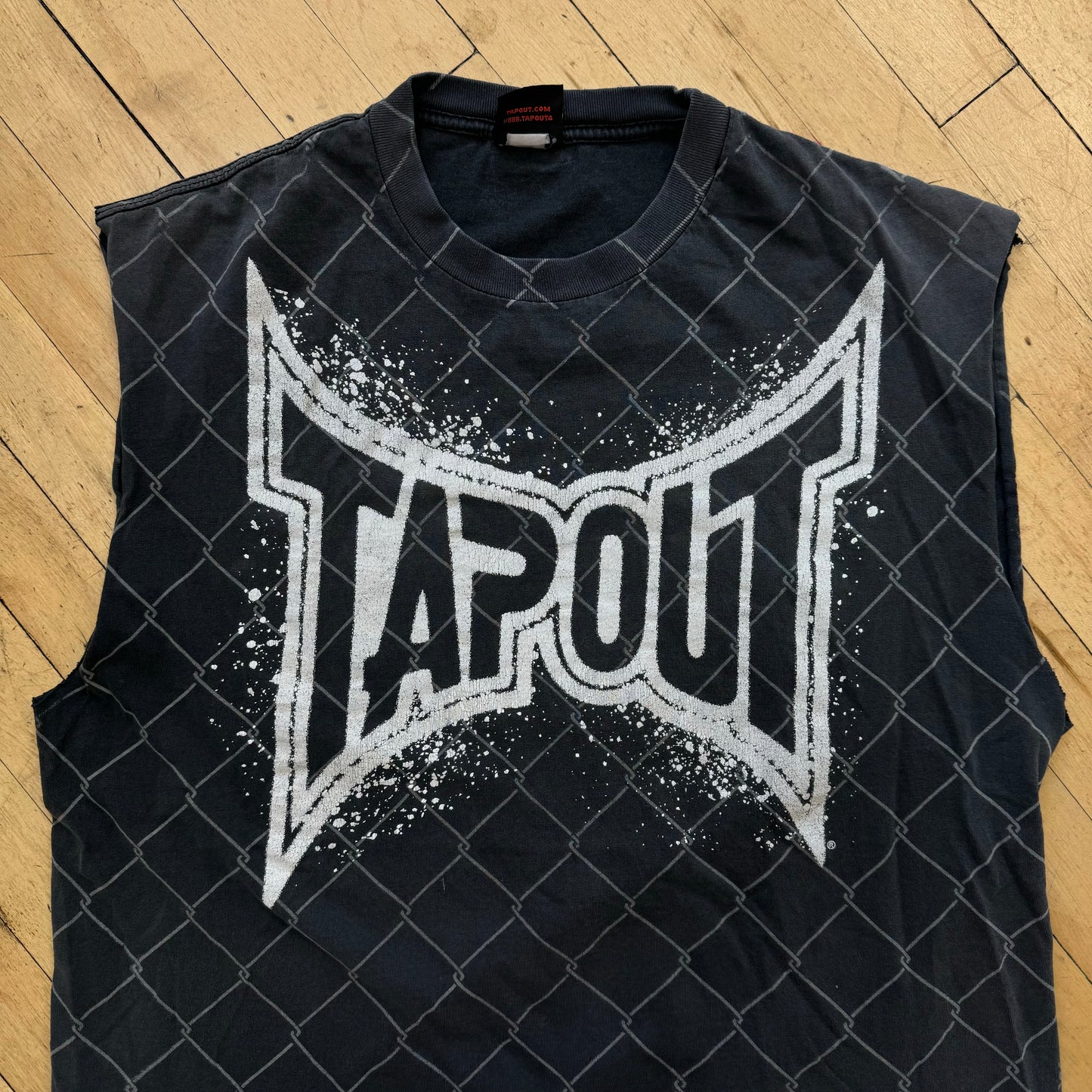 Vintage Chain-Link Tapout Cut-Off T-shirt Sz L