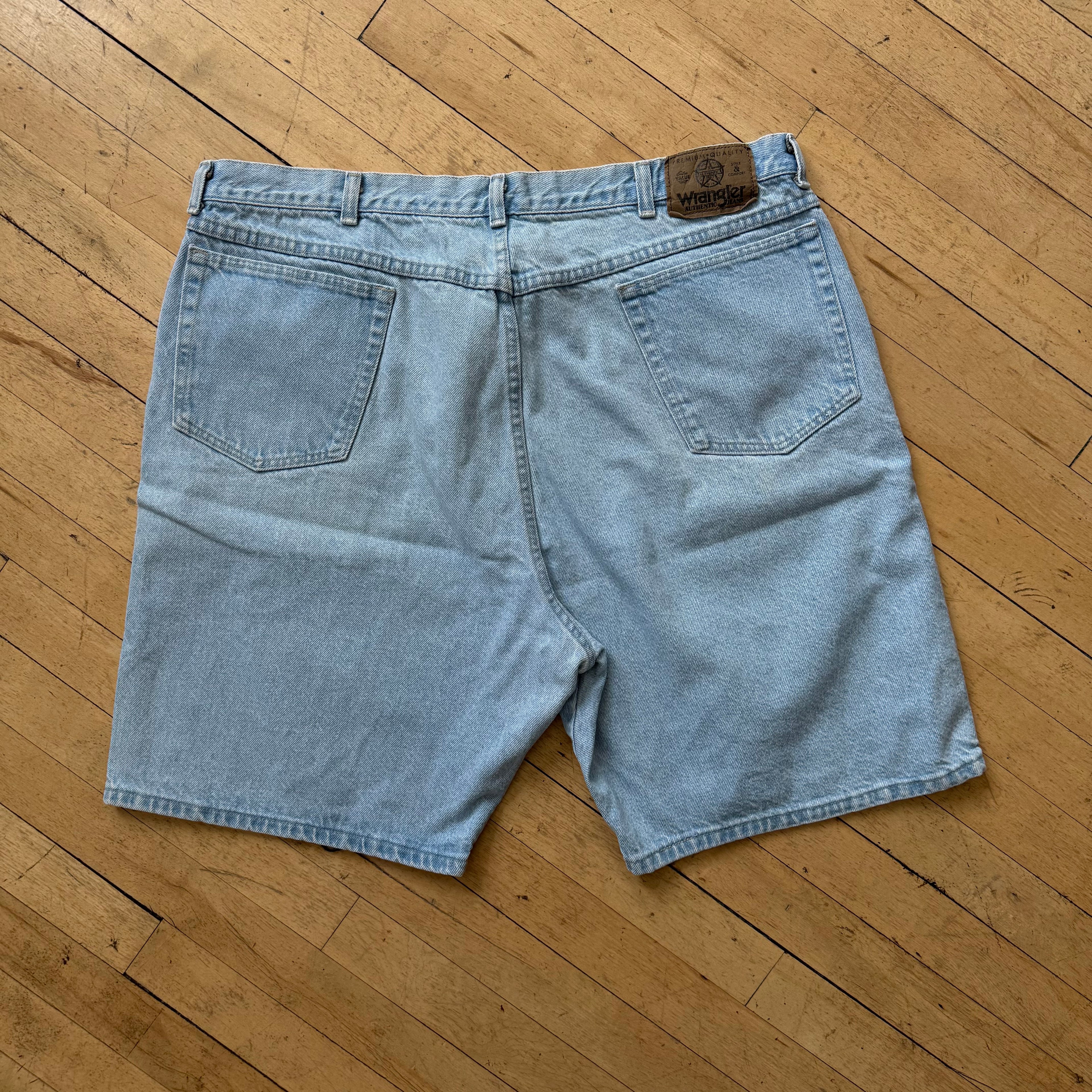Vintage Light Wash Wrangler Denim Jean Shorts Sz 42