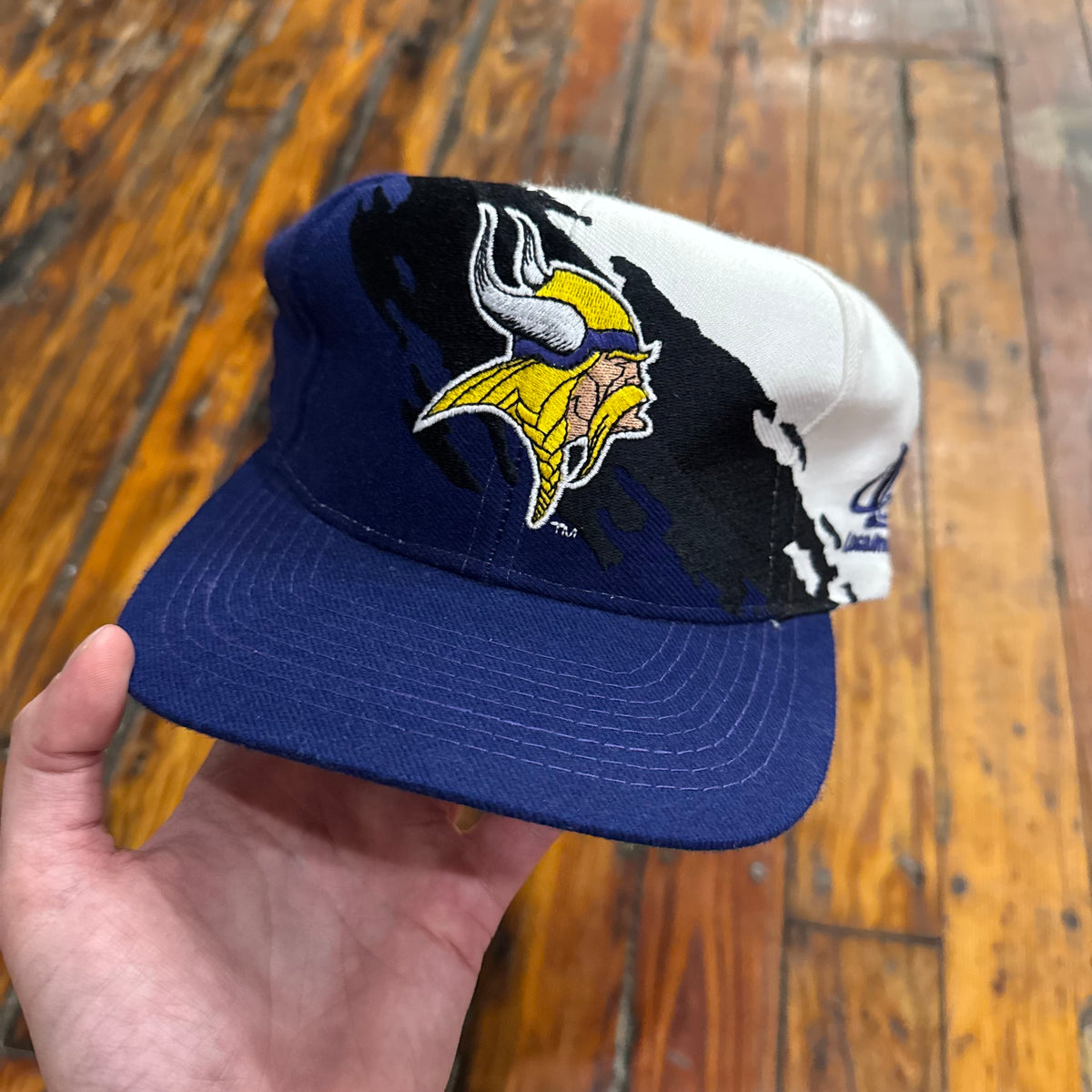 Vintage Minnesota Vikings Logo Athletic Splash Snapback Hat (NEW)