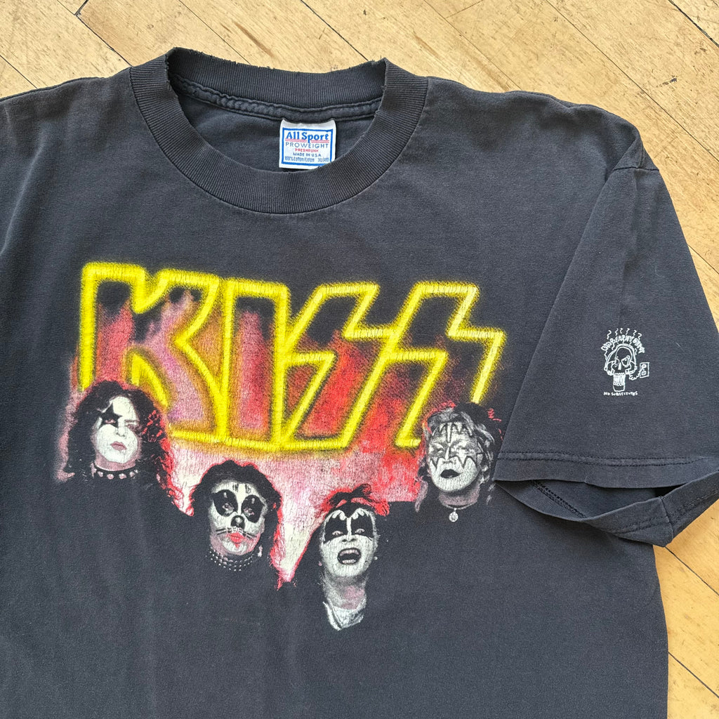 Vintage Kiss SpellOut T-shirt Sz XL