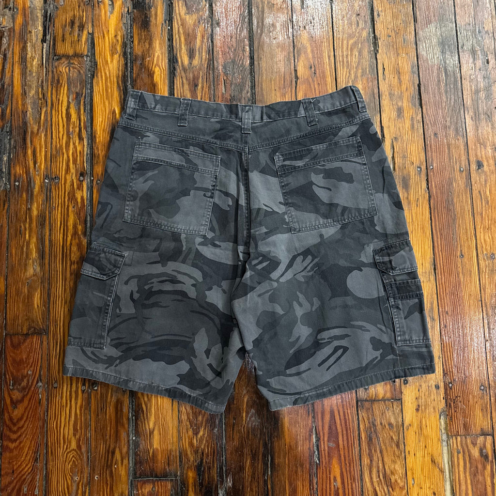 Y2K Black Camo Wrangler Shorts Sz 40
