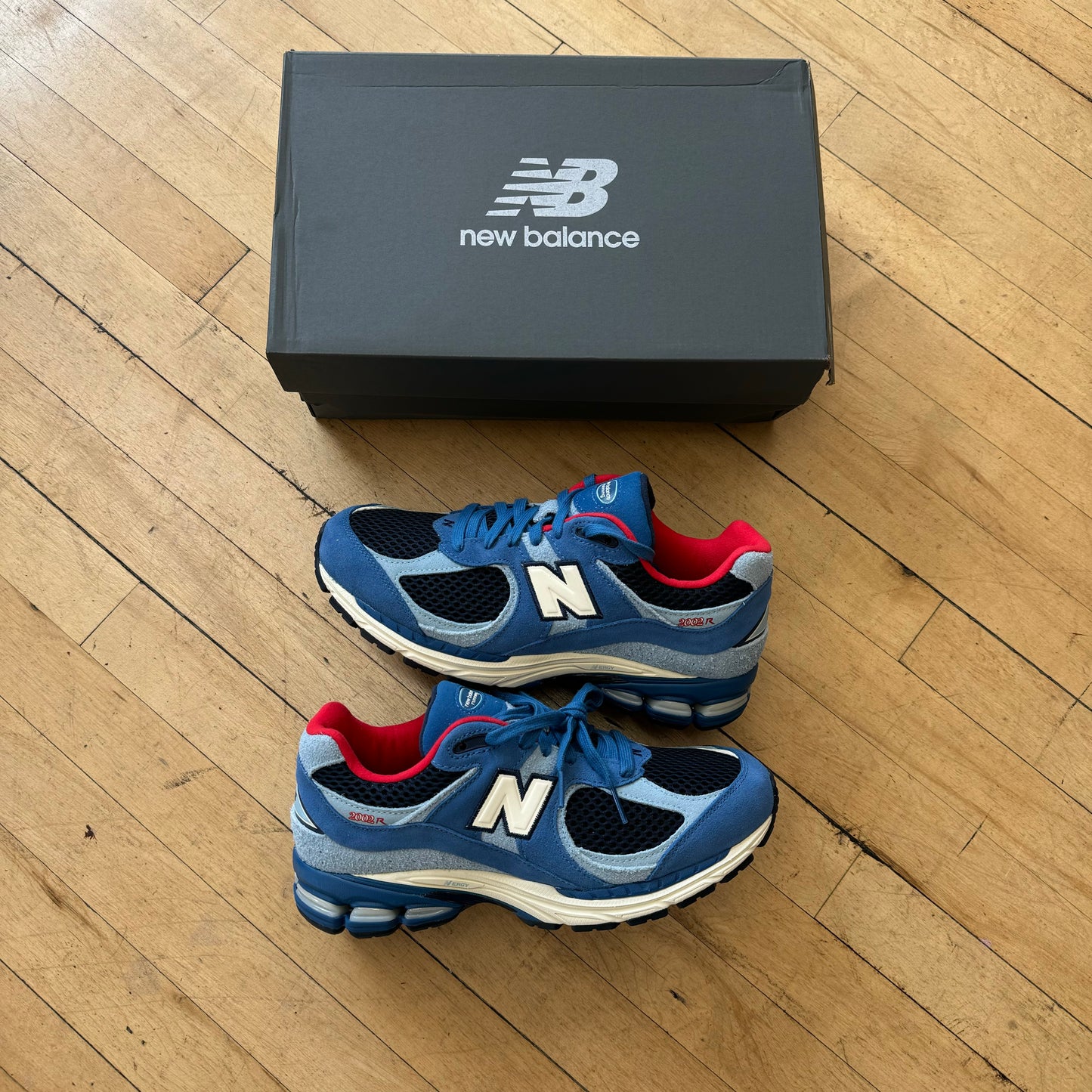 New Balance 2002R Sz 9 (DS)