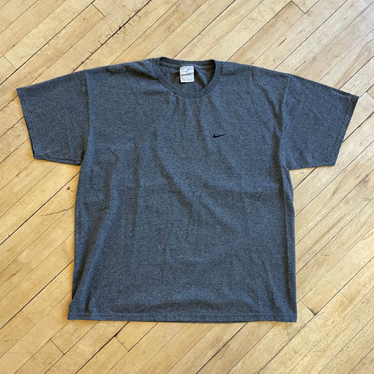 2000s Simple Swoosh Nike T-shirt Sz XL