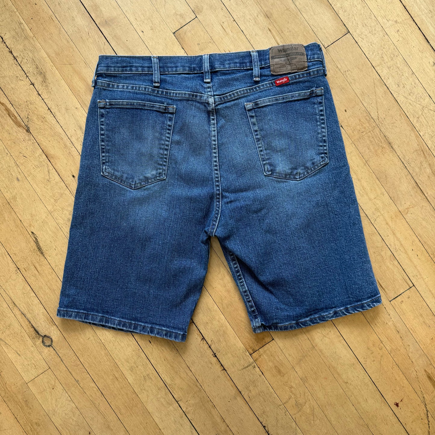 Vintage Wrangler Denim Jean shorts Sz 34