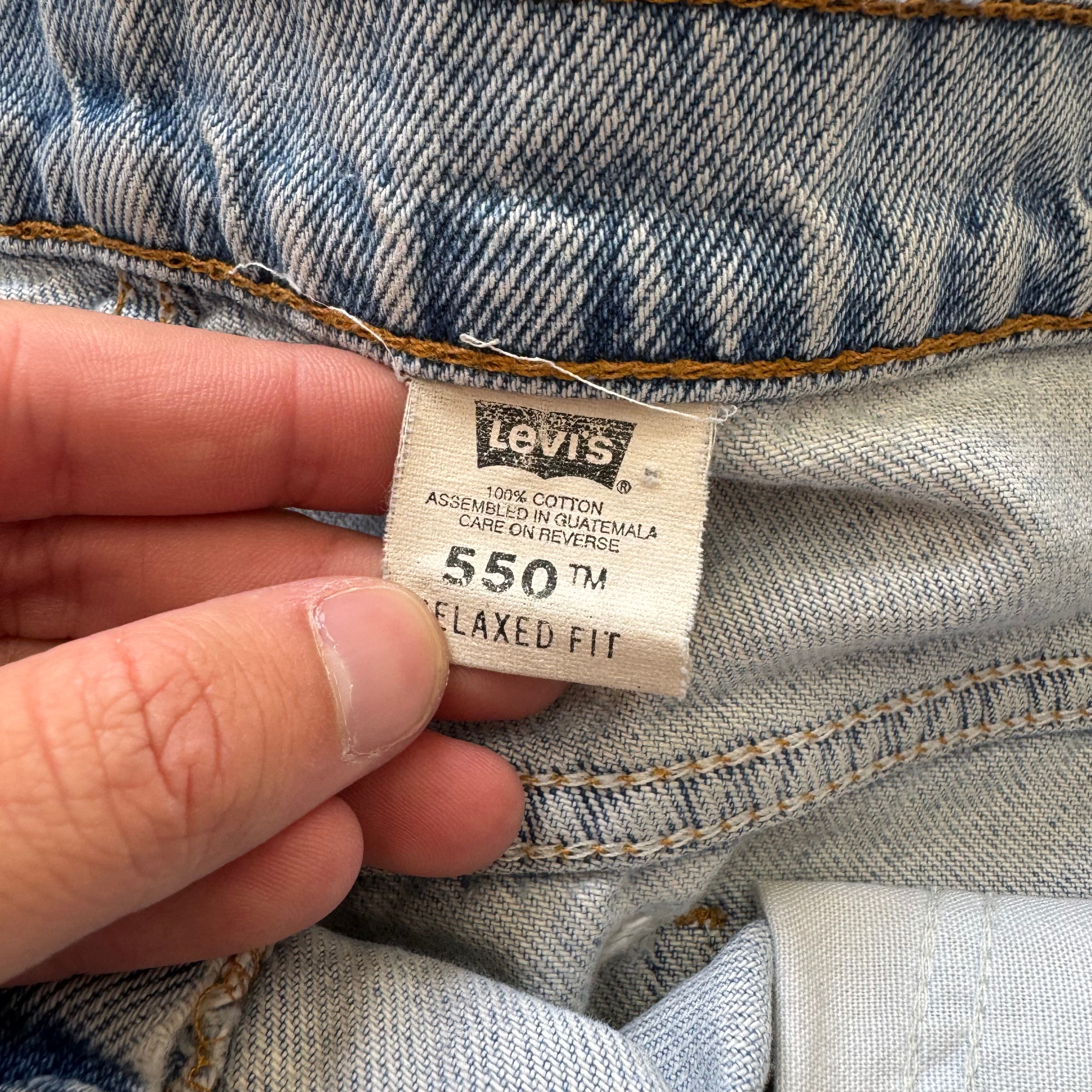 Vintage Levi’s 550 Light Wash Denim Jeans Sz 42