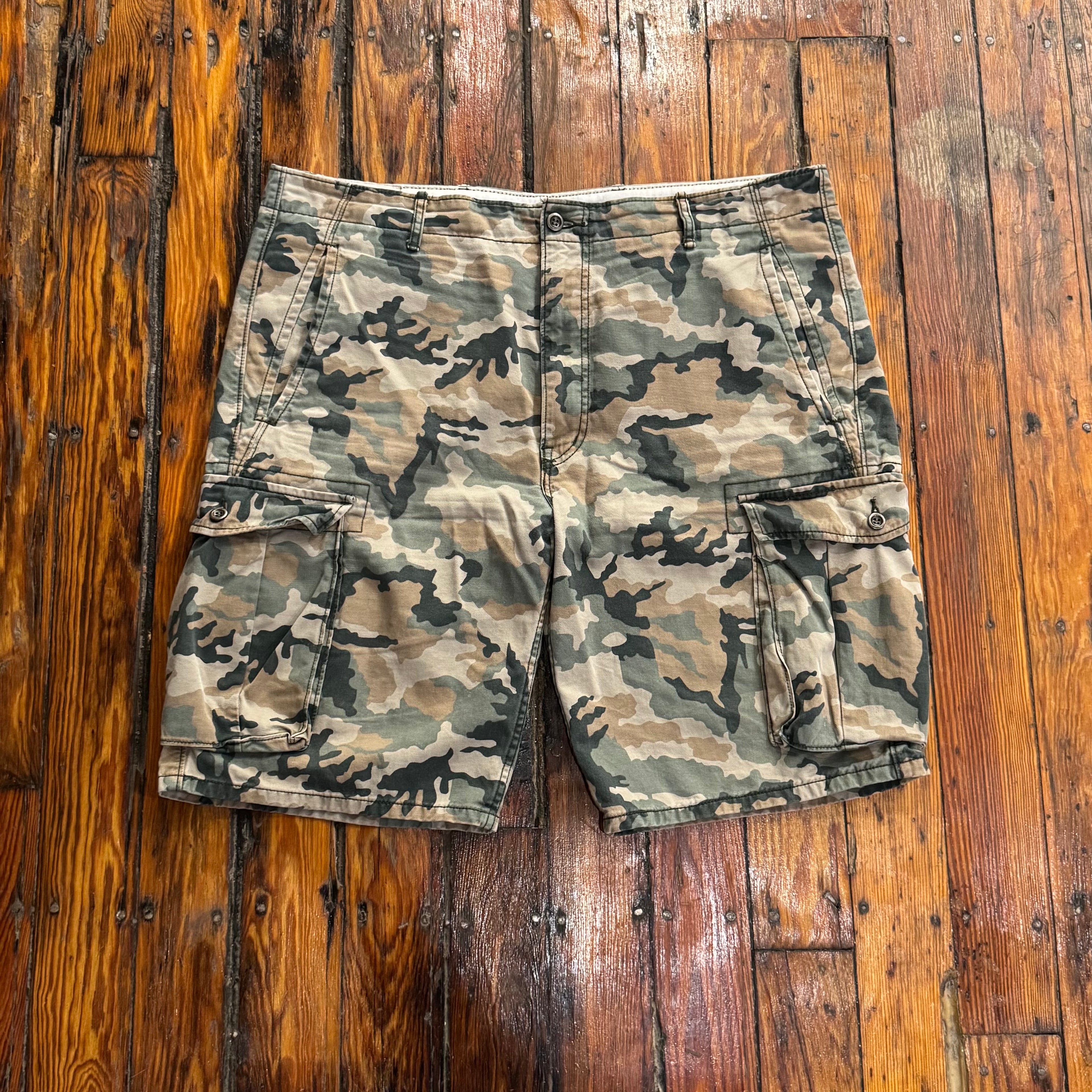 Y2K Camo Levi Cargo Shorts Sz 38
