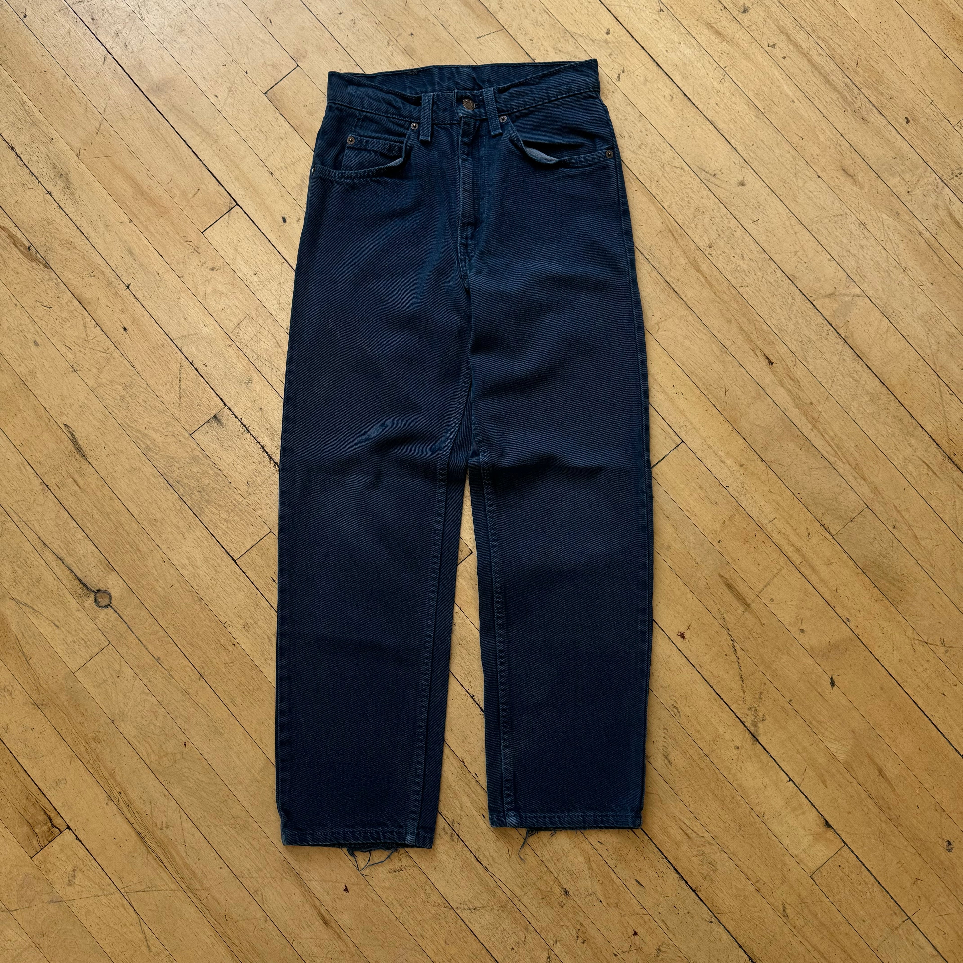Vintage Levi Dark Blue denim Jeans Sz 27x28