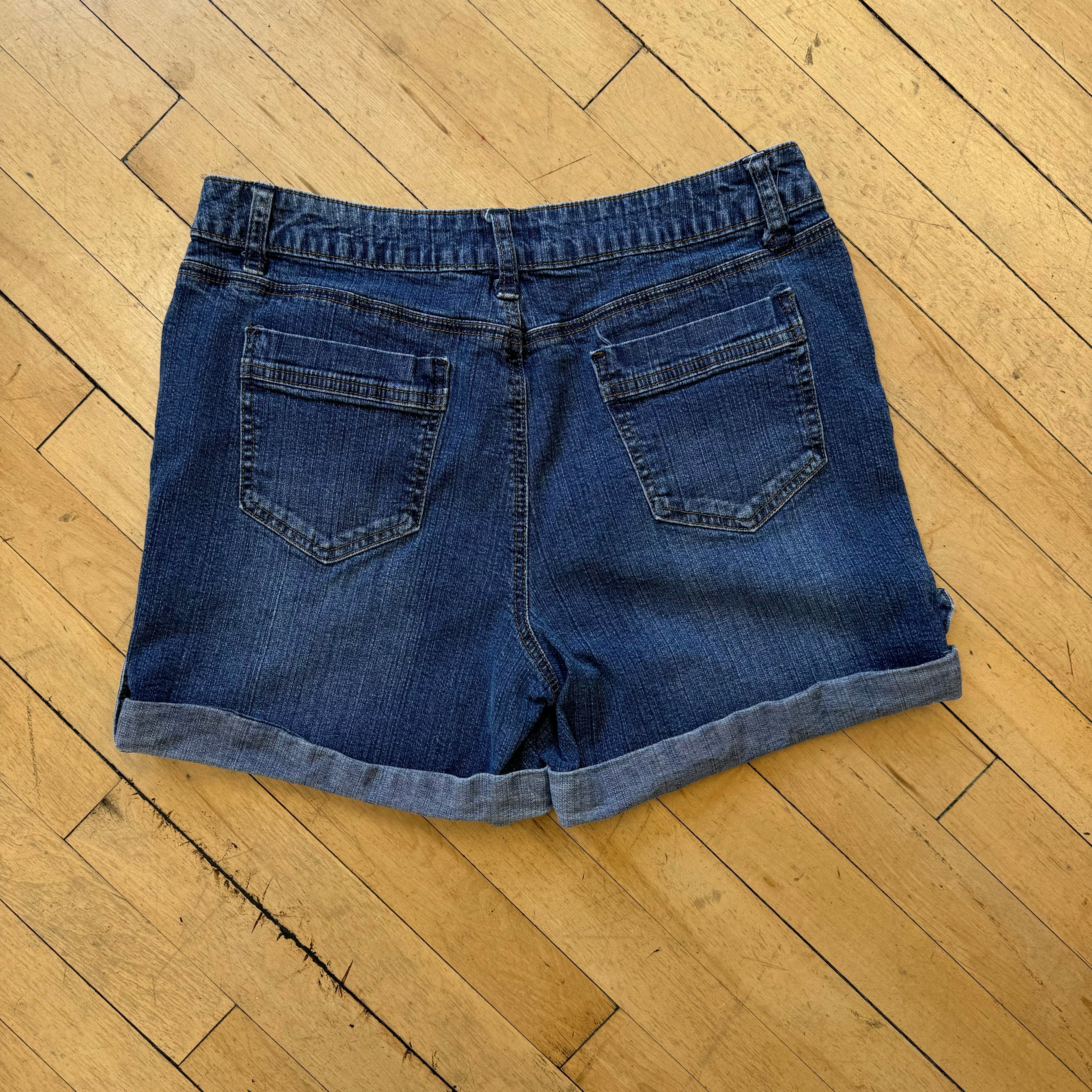 Vintage Woman’s St. John’s Bay Denim Jean Shorts Sz 12