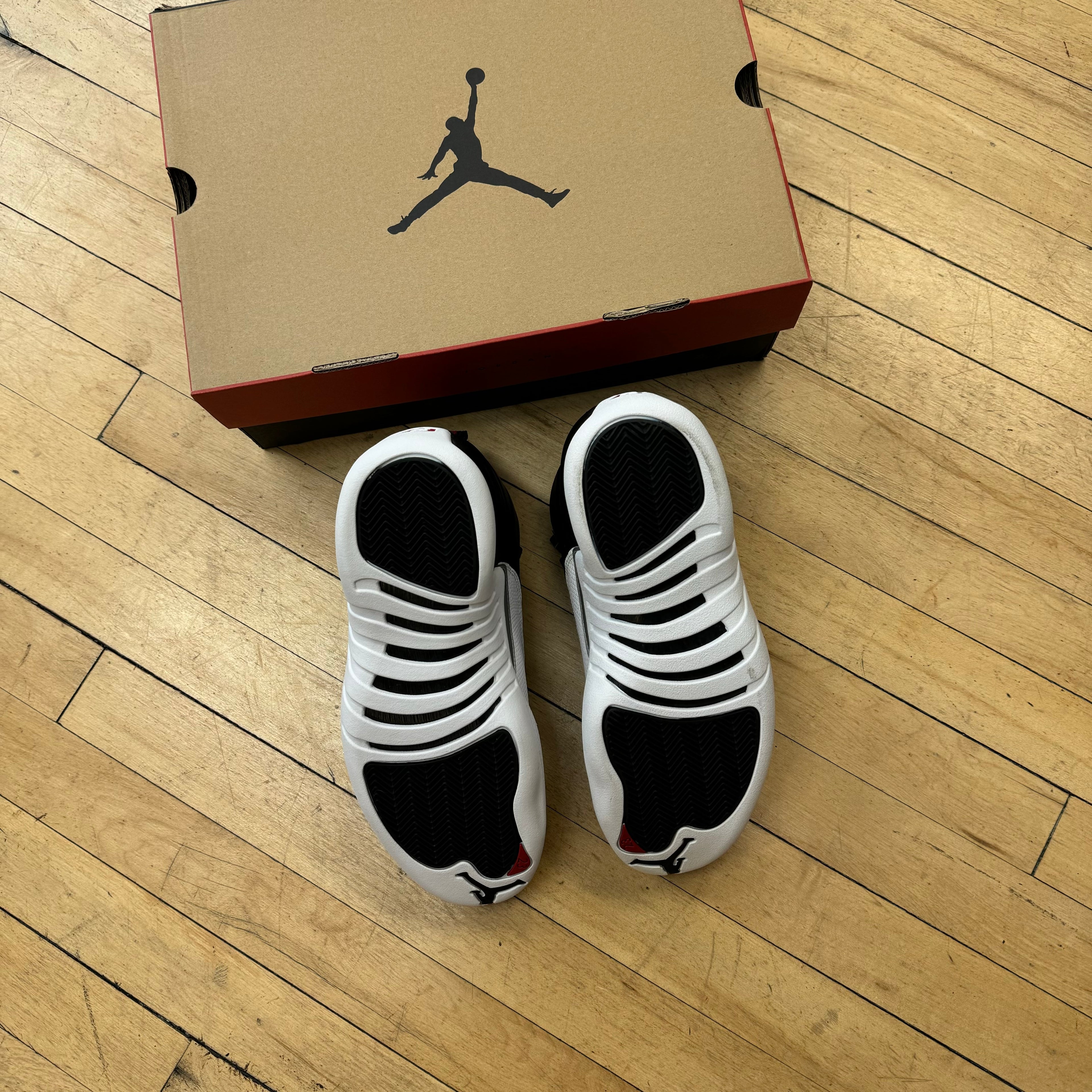 Jordan 12 Retro Playoff Sz 9 (DS)