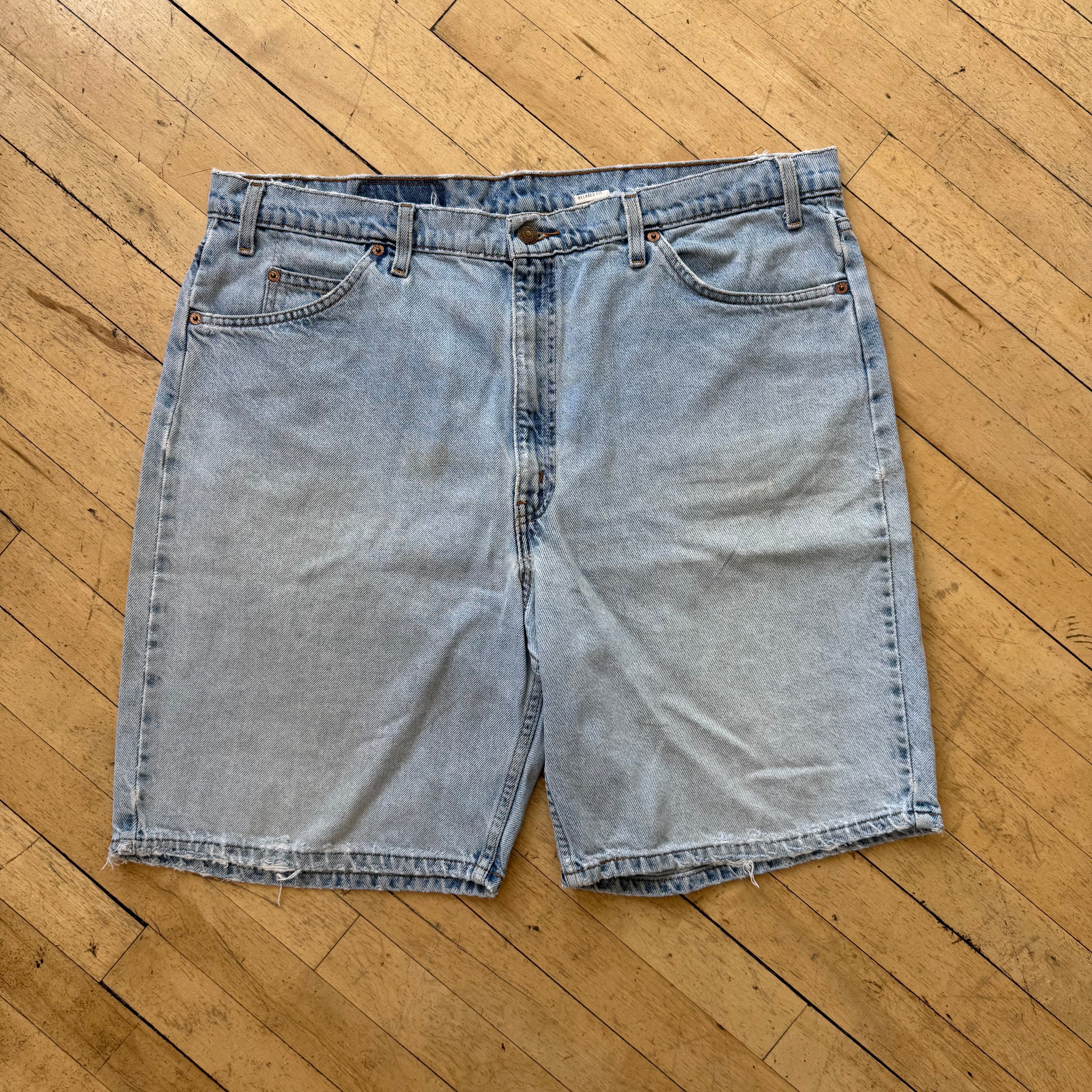 Vintage Levi’s 550 Light Wash Denim Jeans Sz 42