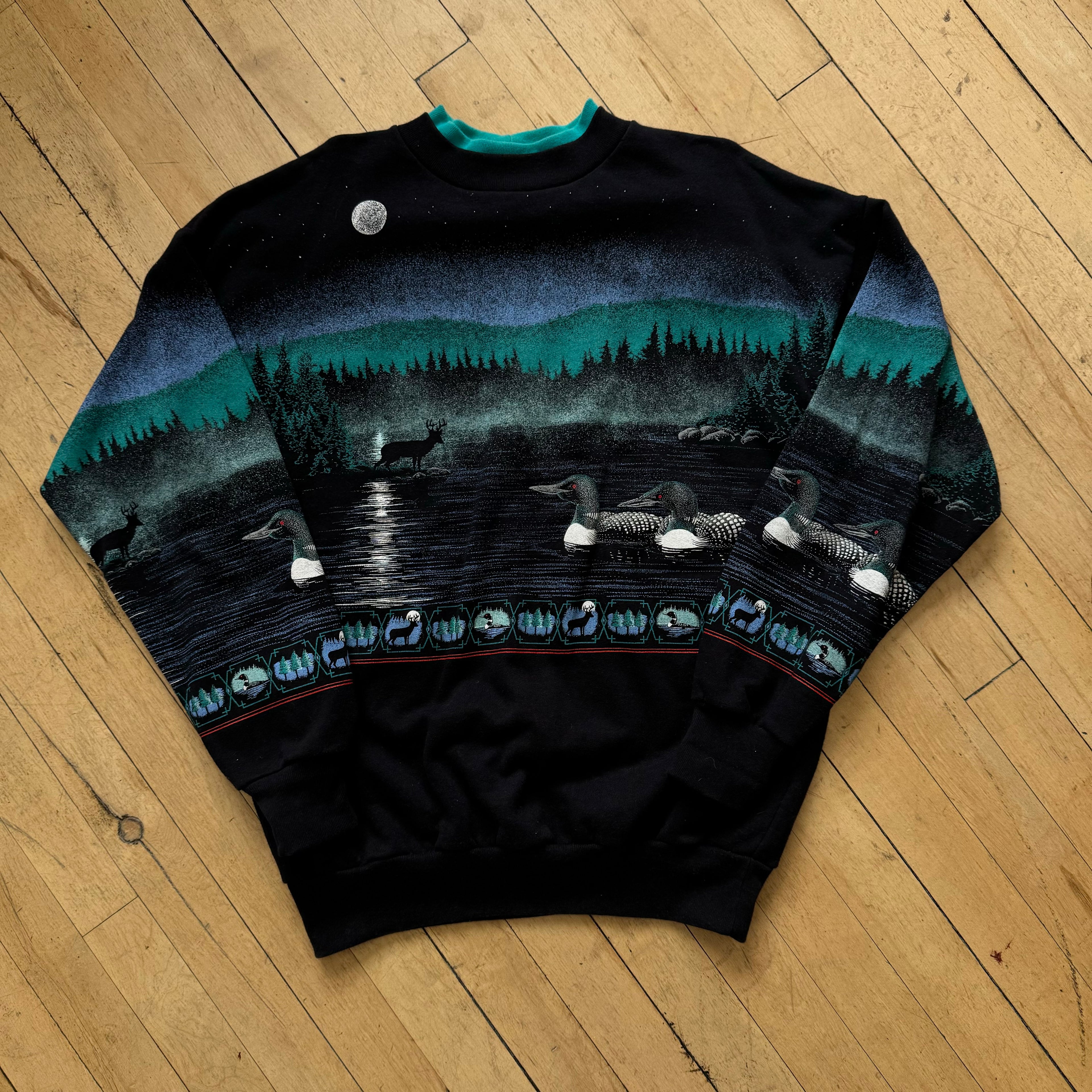 Vintage Wrap around Nature Graphic T-shirt Sz M