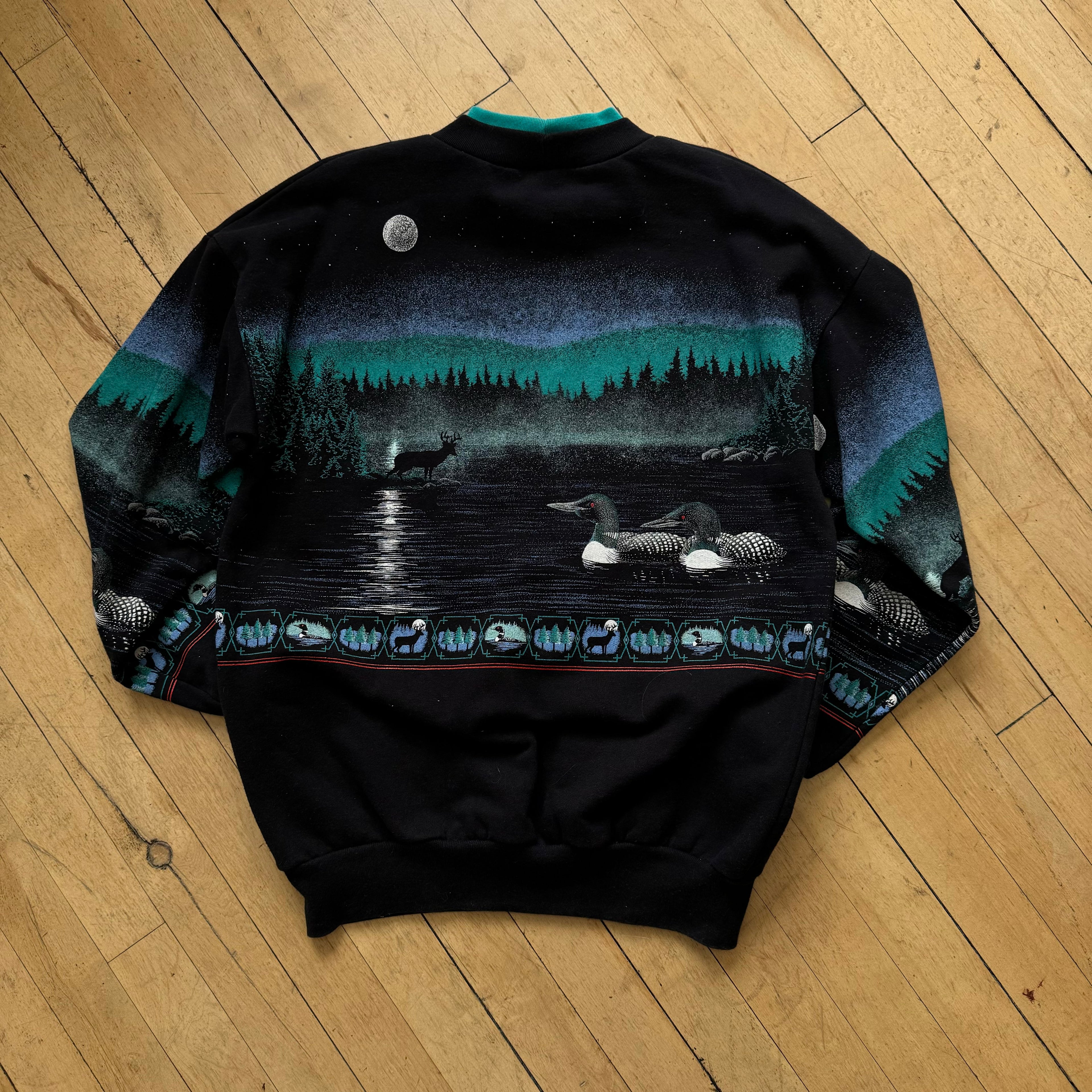 Vintage Wrap around Nature Graphic T-shirt Sz M