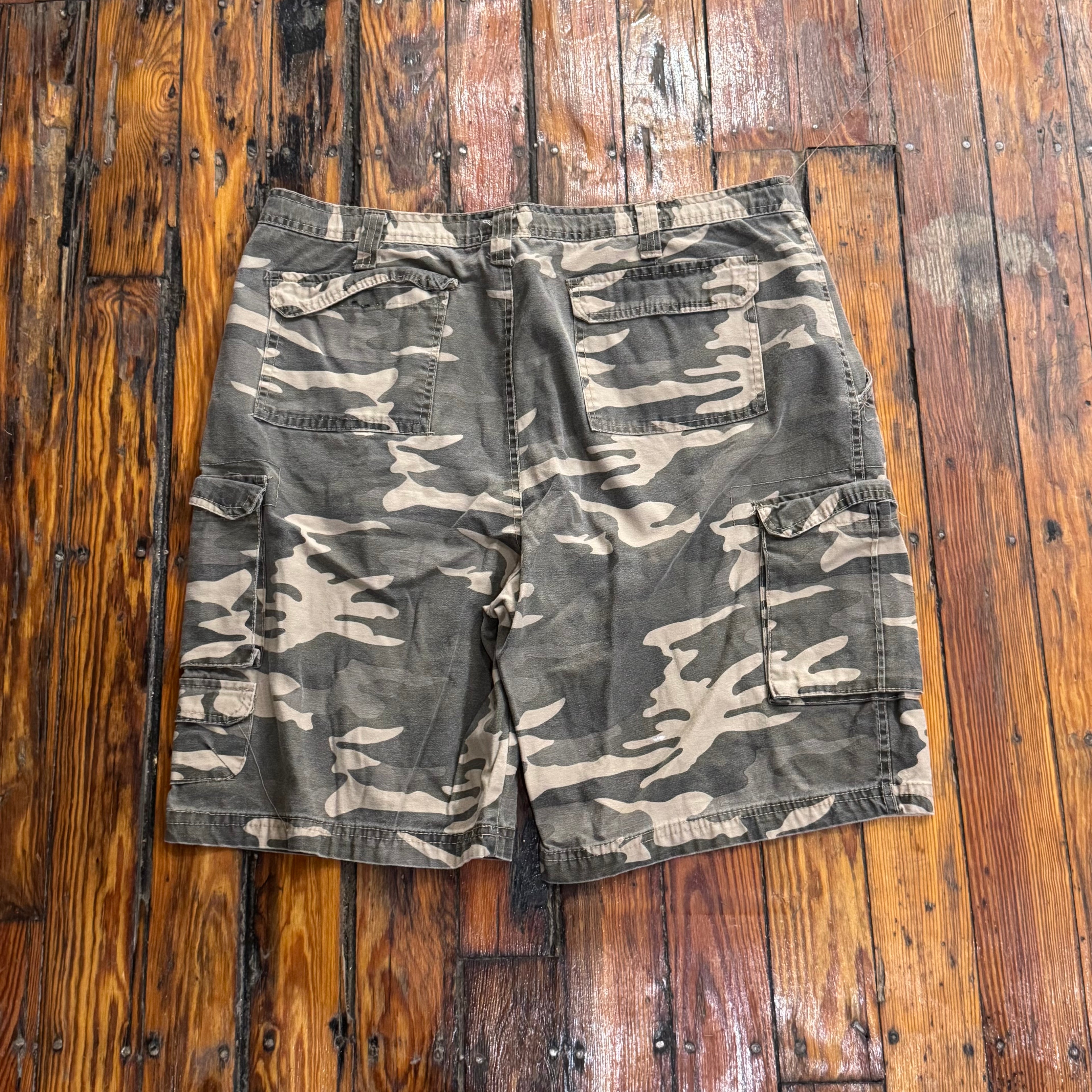 Vintage Camo Rugged Wear Khaki Shorts Sz 42