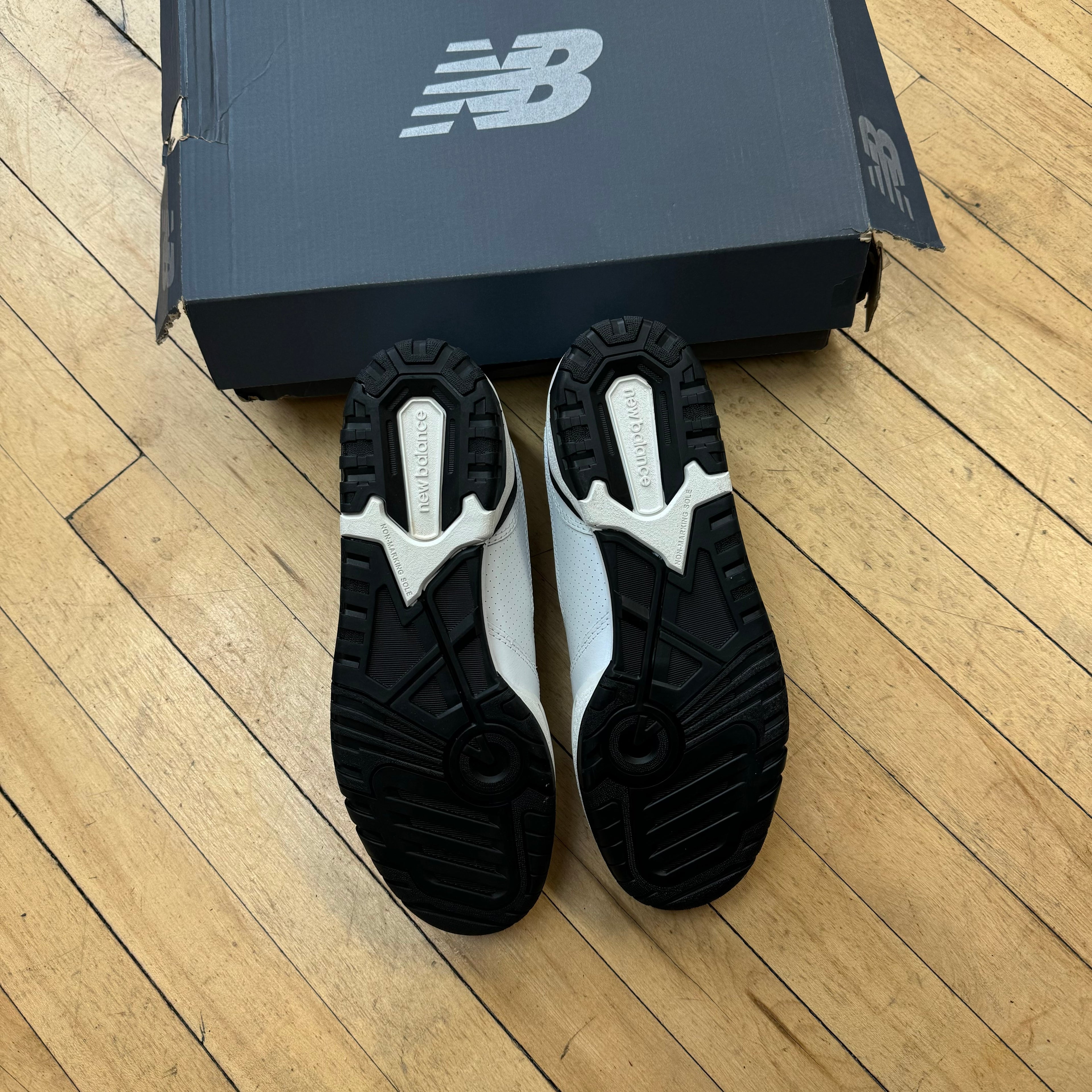 New Balance 550 BLK / White Sz 9 (DS)