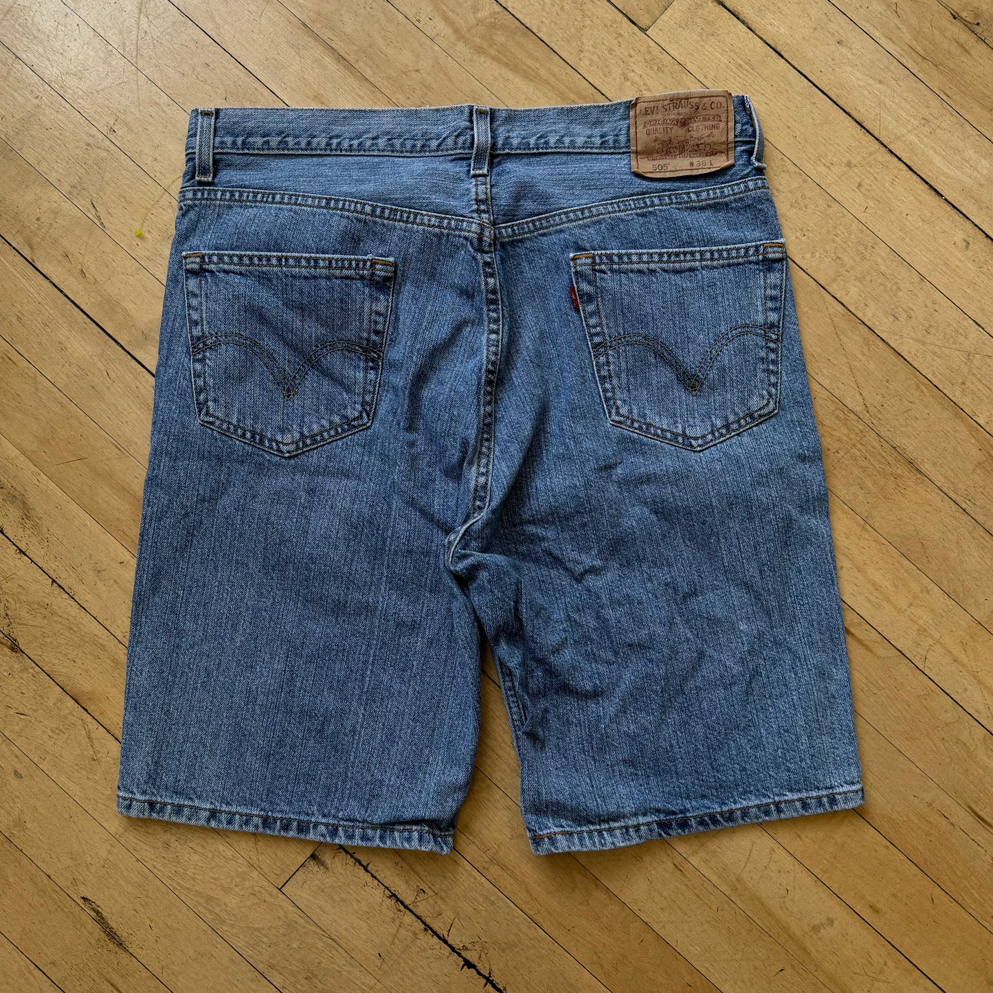 Vintage Levi 505 Denim Jean shorts Sz 36