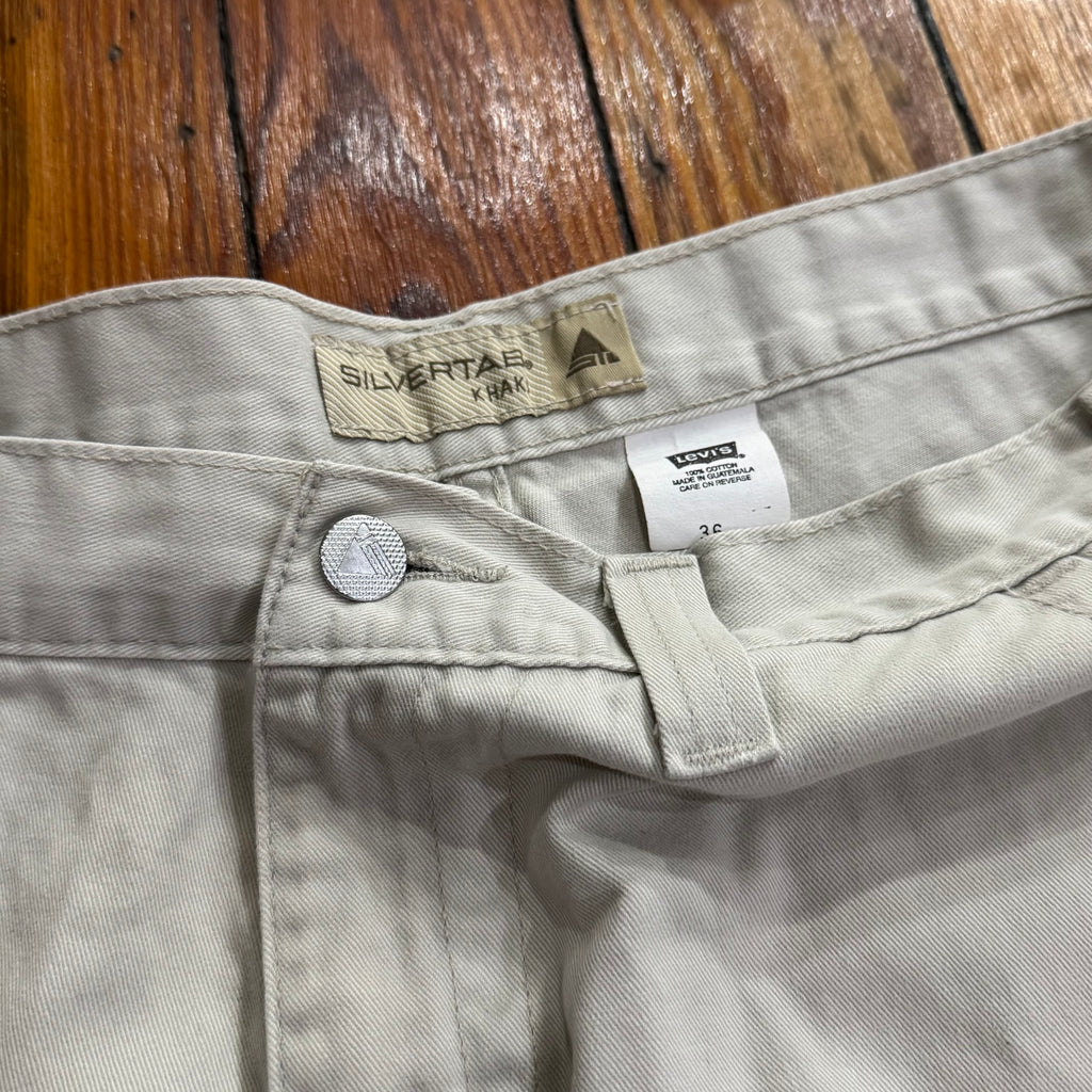 Vintage Levi’s Silvertab Khaki Shorts Sz 36