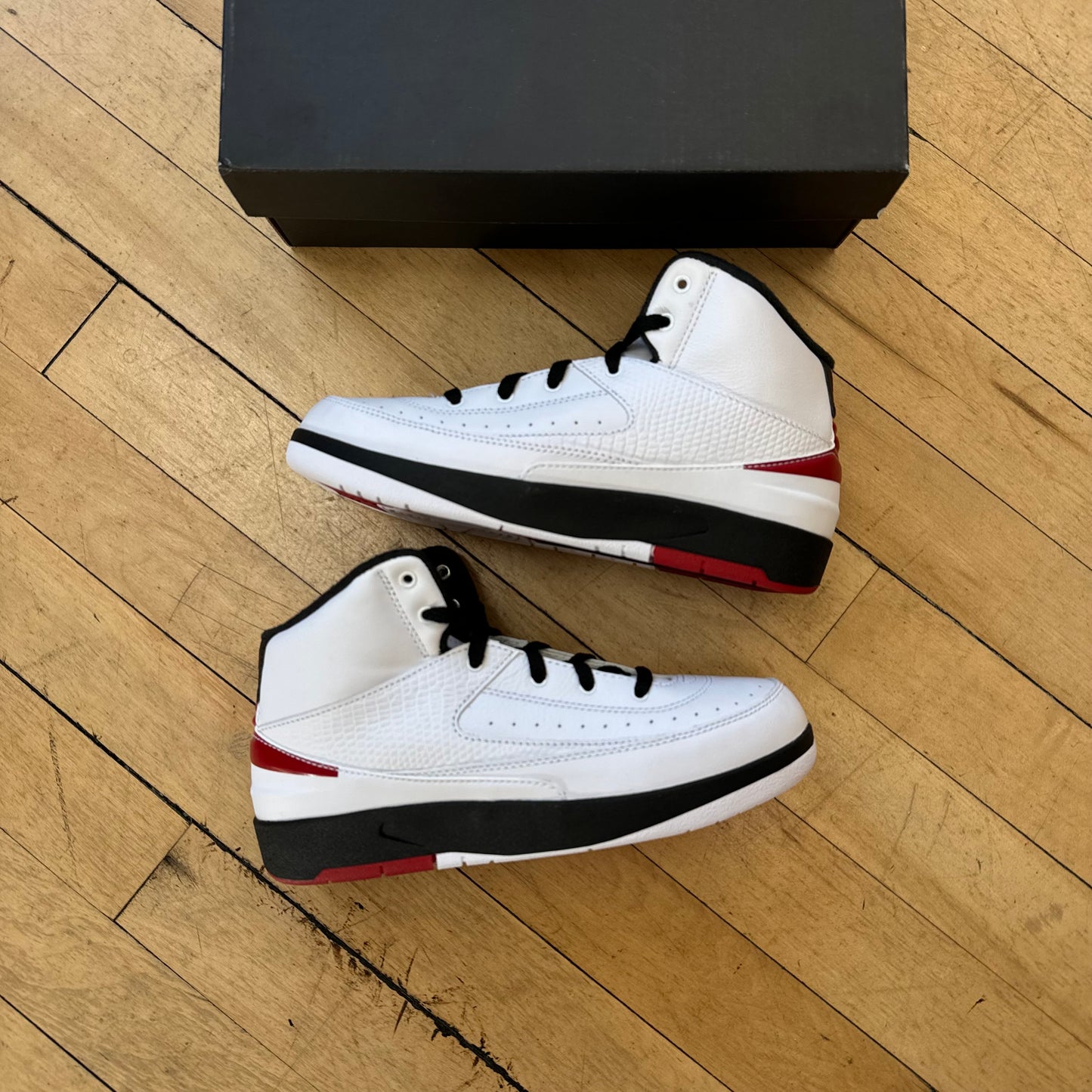 Jordan 2 Retro Chicago Sz 3y (DS)