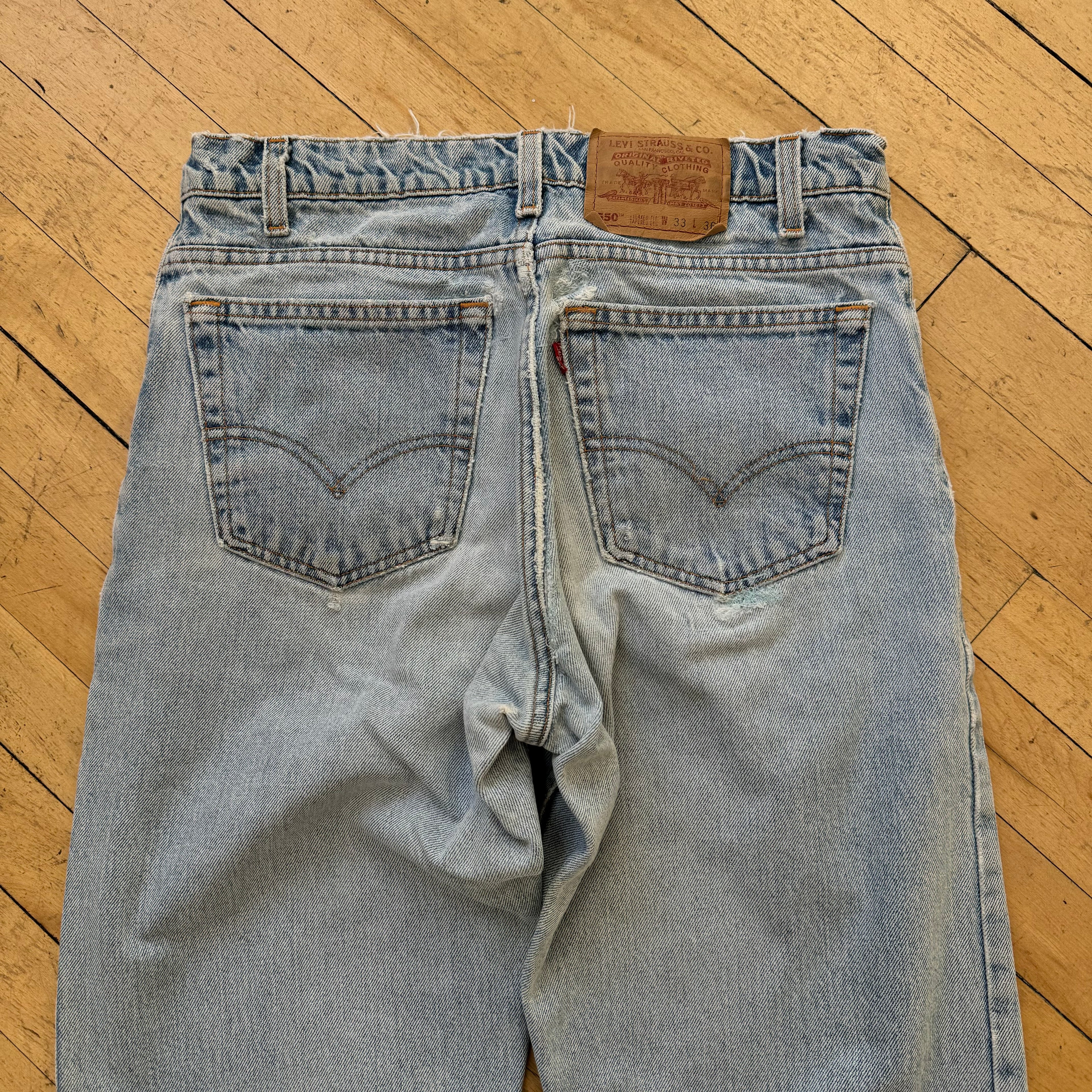 Vintage Levi 550 Light wash denim Jeans Sz 33x36