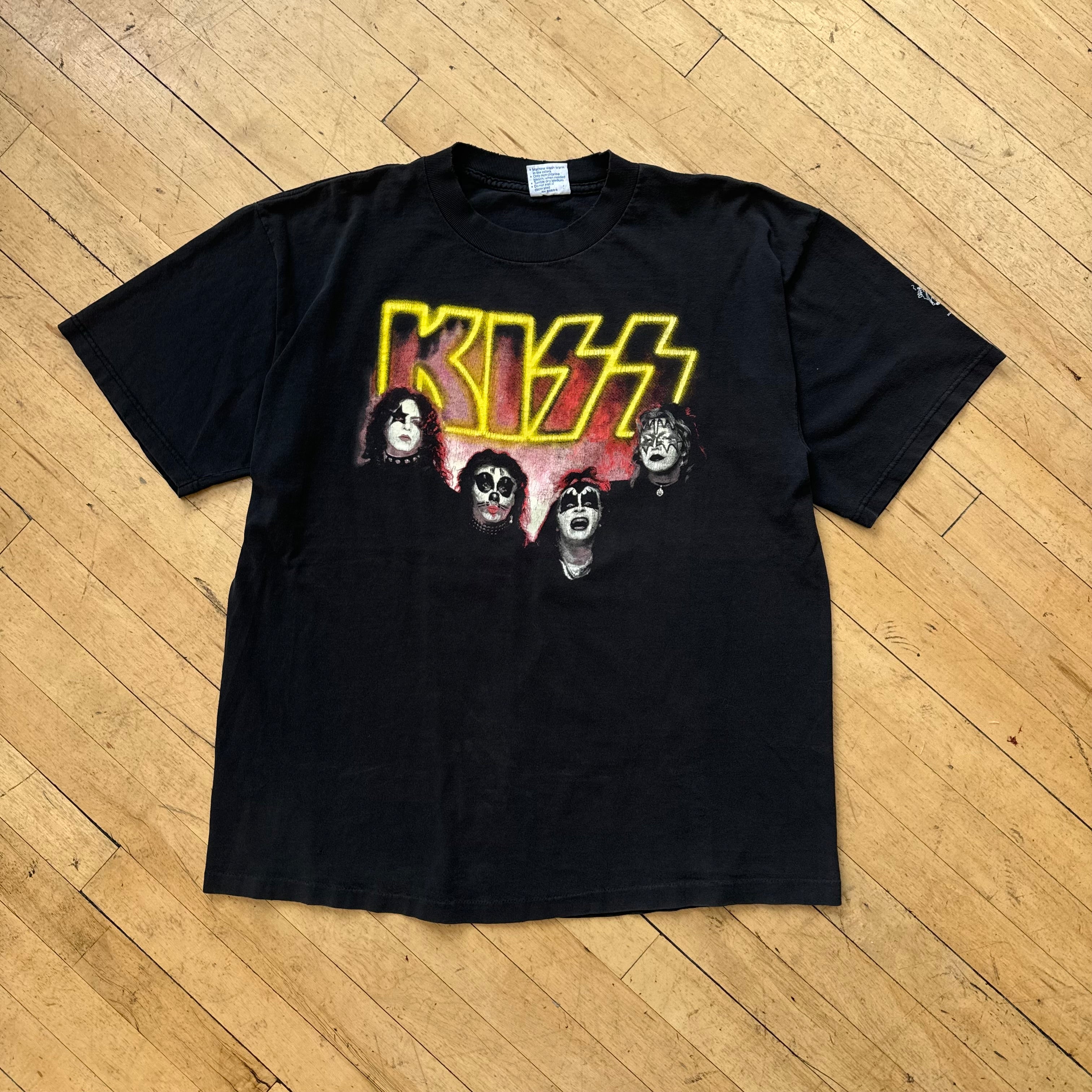 Vintage Kiss SpellOut T-shirt Sz XL